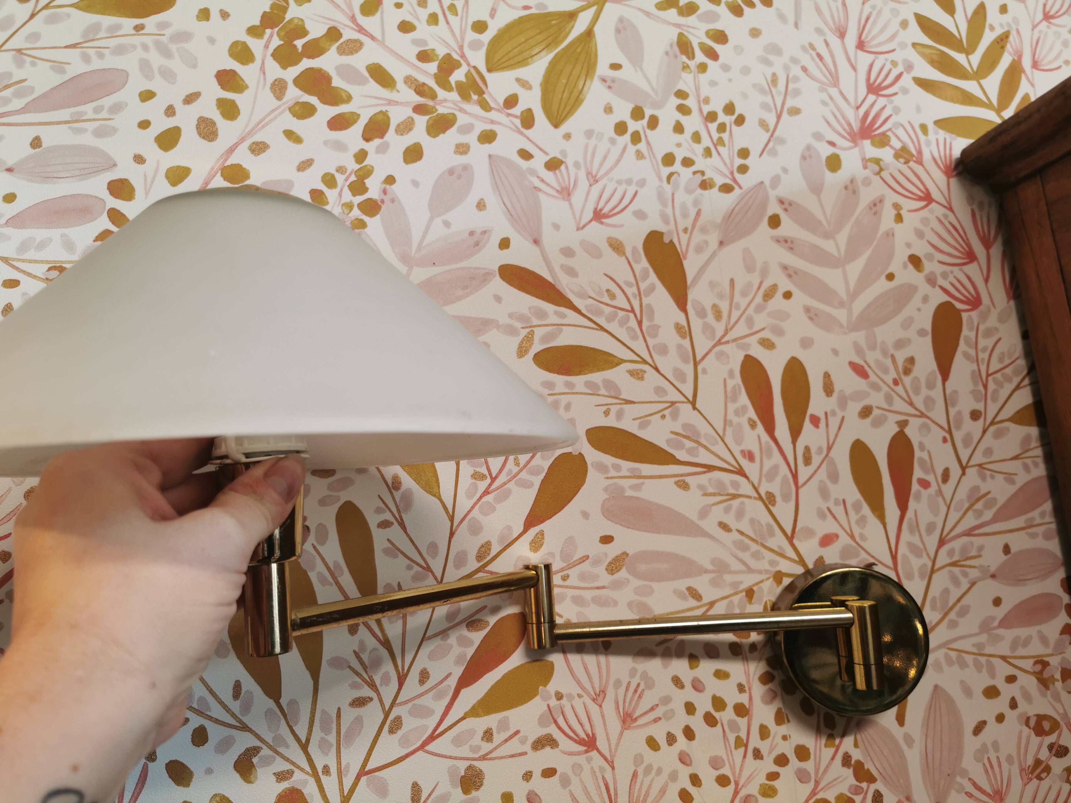 Brass wall lamp with vintage articulated arm, glass and brass shade