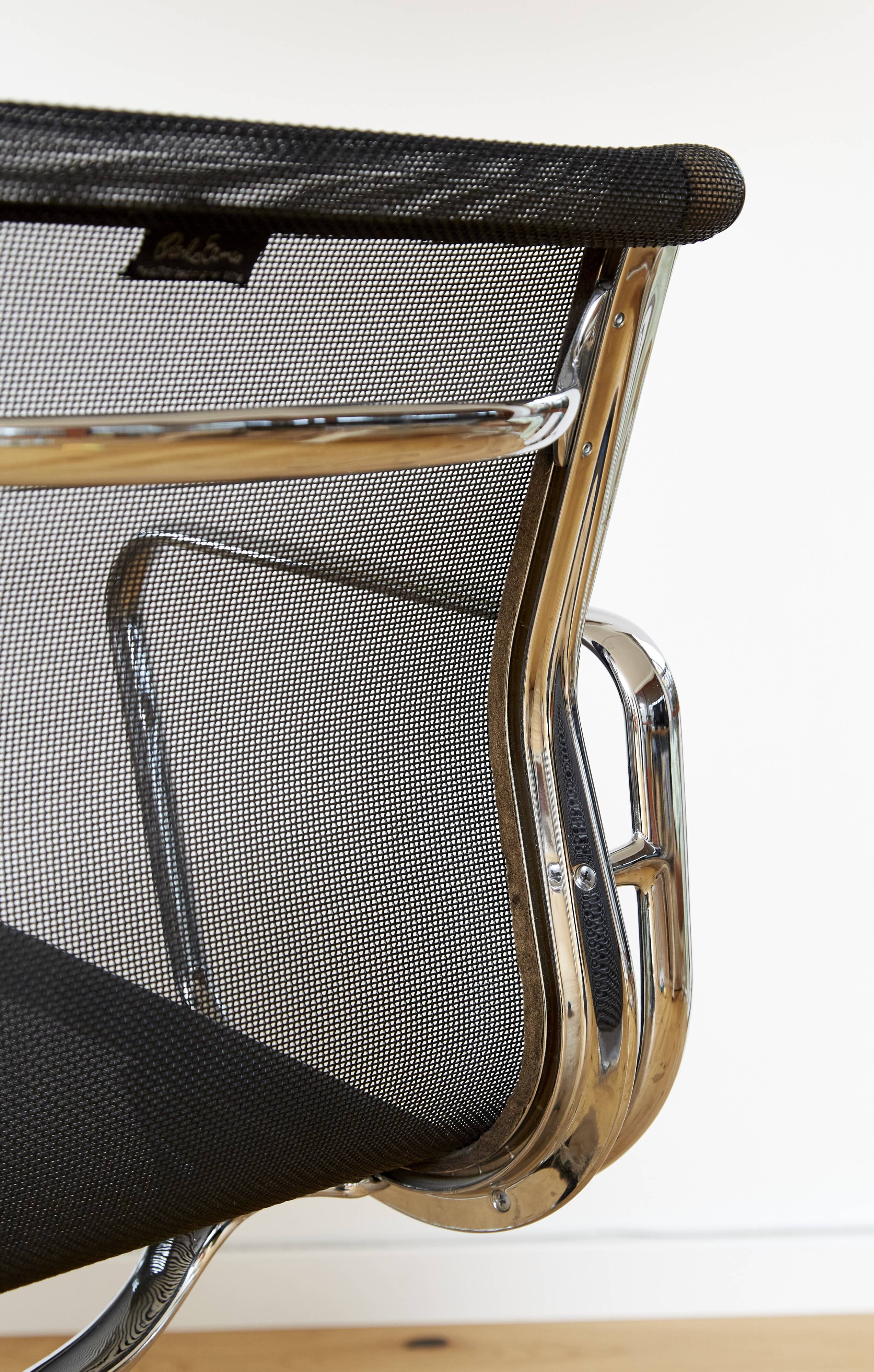 EA 108 Swivel Chair by Charles & Ray Eames for Vitra