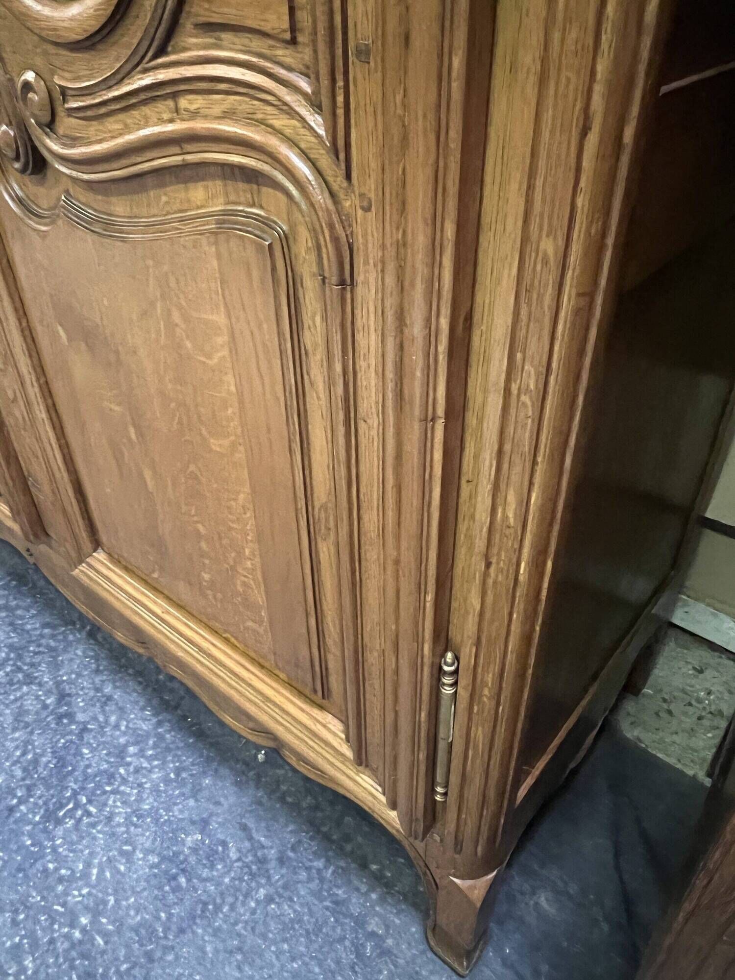 Pair of high-quality solid oak Norman wardrobes, "Cauchoise" model from the 1960s-1970s.