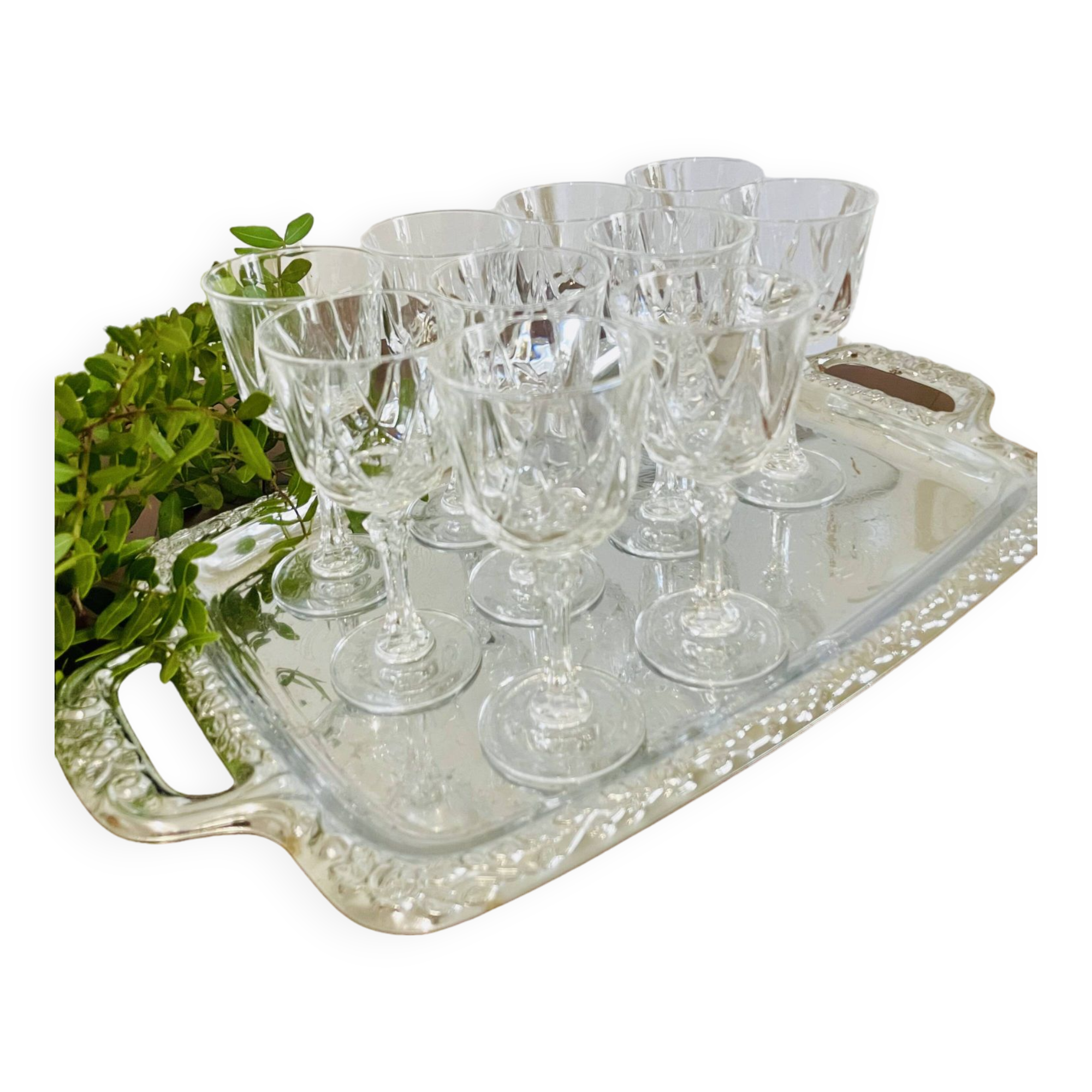 Service de 10 verres à pied en cristal ciselé
