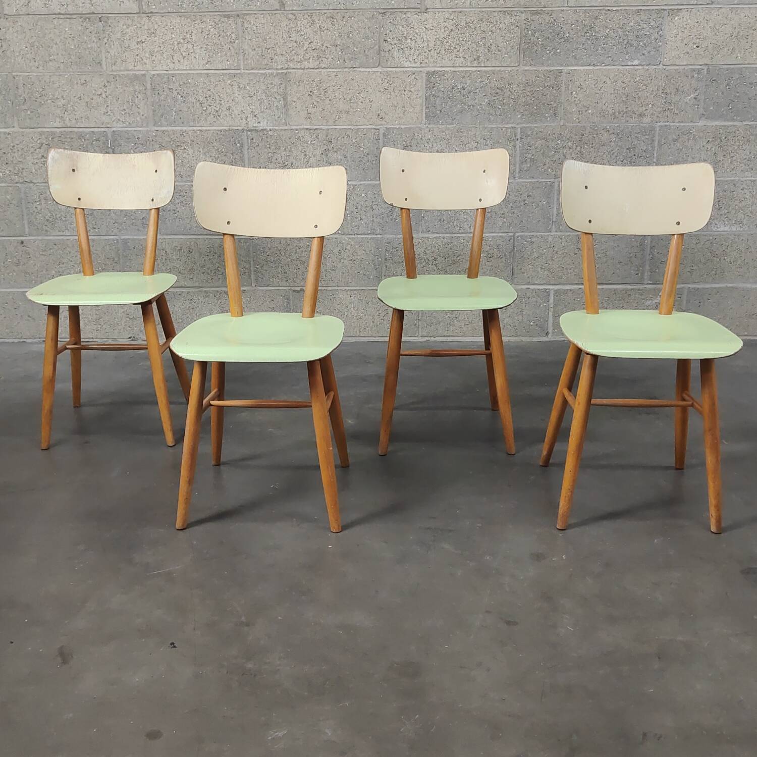 Lot de 4 chaises TON en bois , vert pastel et crème 1960