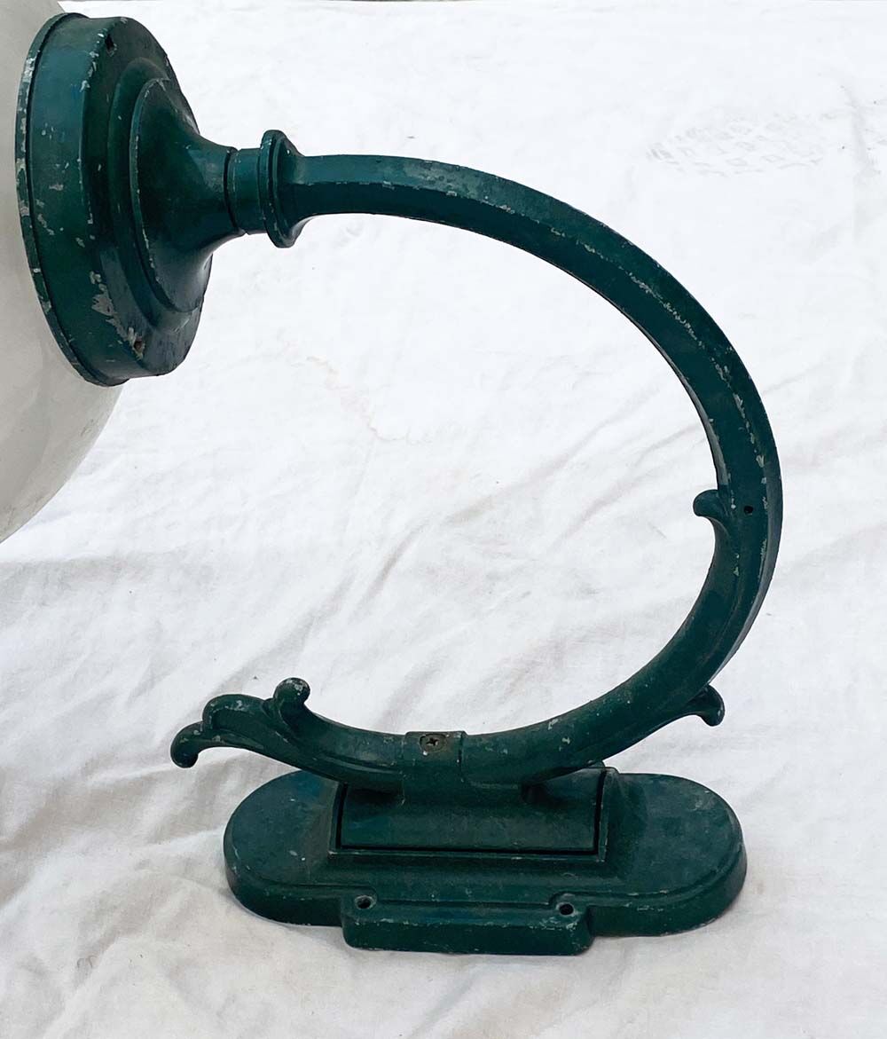 Outdoor wall lamp in cast alluminium, with plastic ball