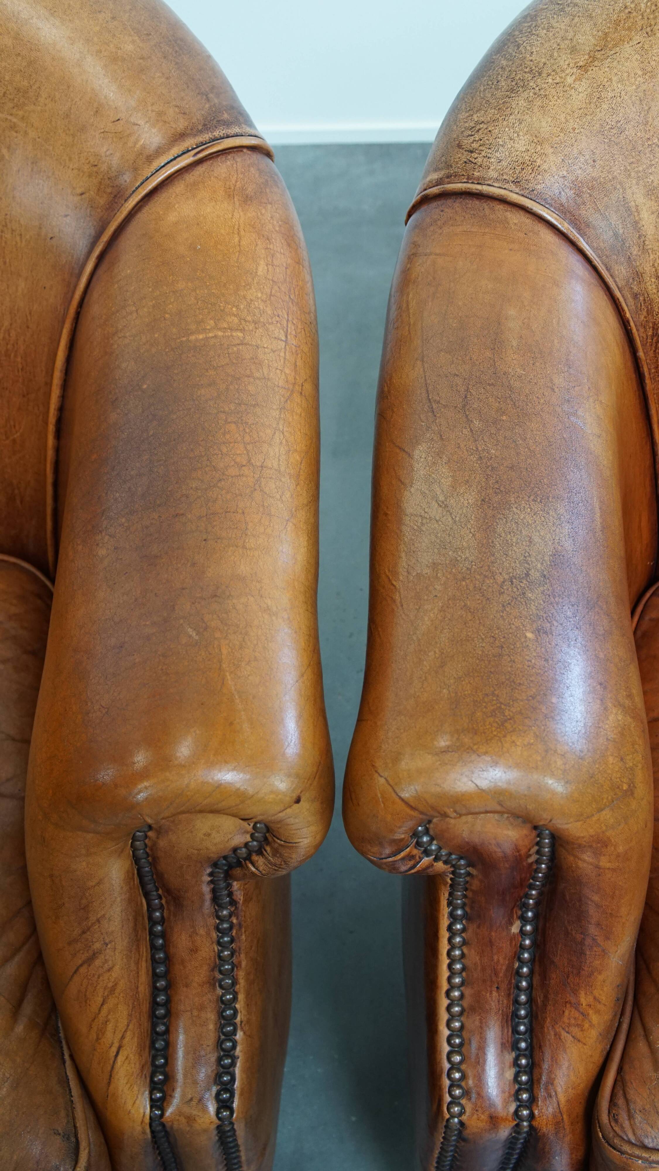 Set of 2 club chairs made of sheepskin leather