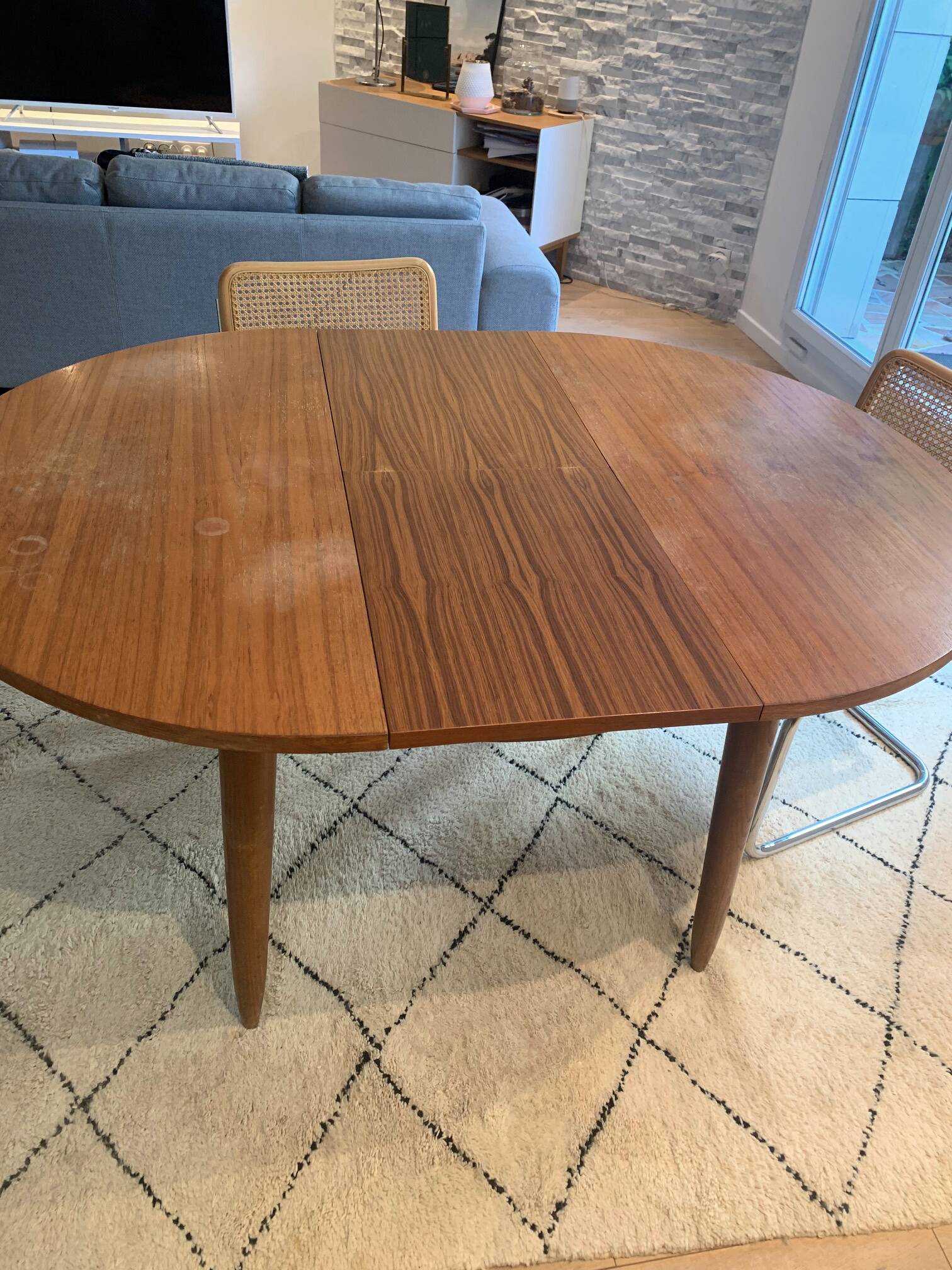 Vintage MDK extendable round table in teak, Scandinavian design from the 1960s.