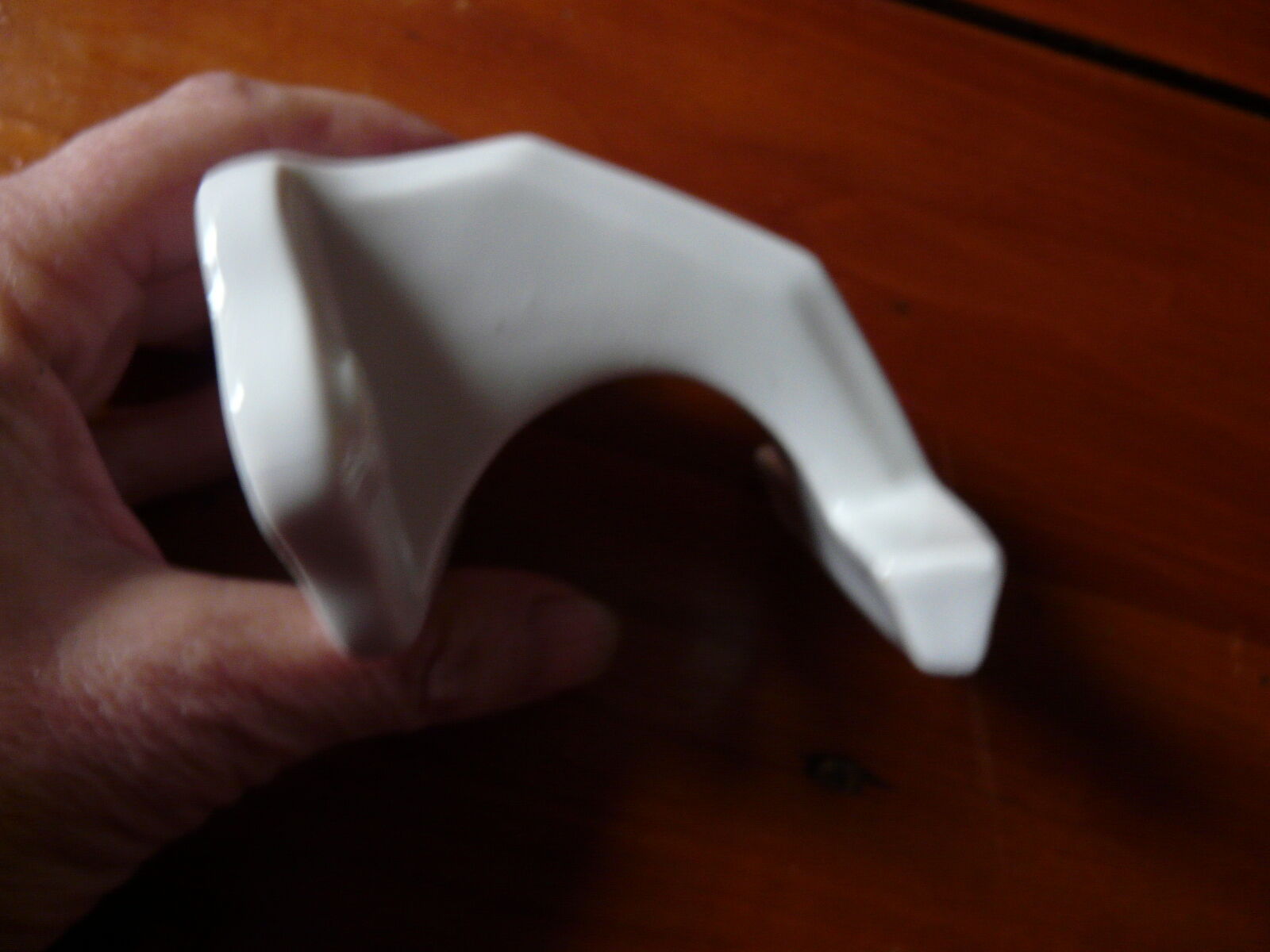 Patère en porcelaine blanche art déco