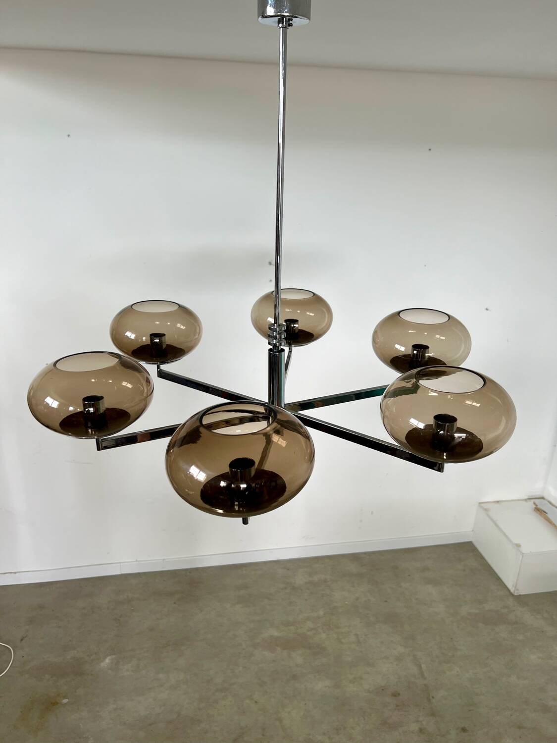 Old 6-light chandelier designed by Sciolari in chrome metal and smoked glass, 70s vintage