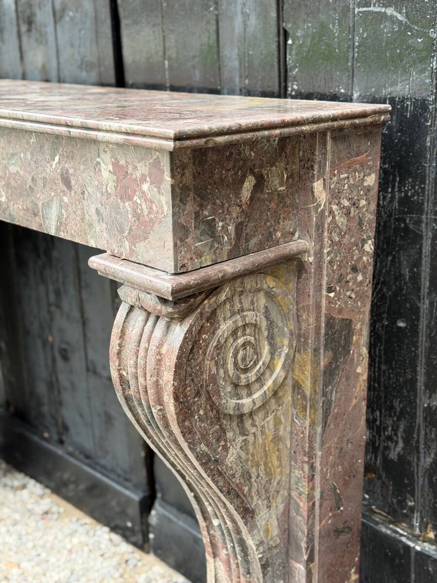 Cheminée Charles X en marbre de Waulsort, XIXème siècle