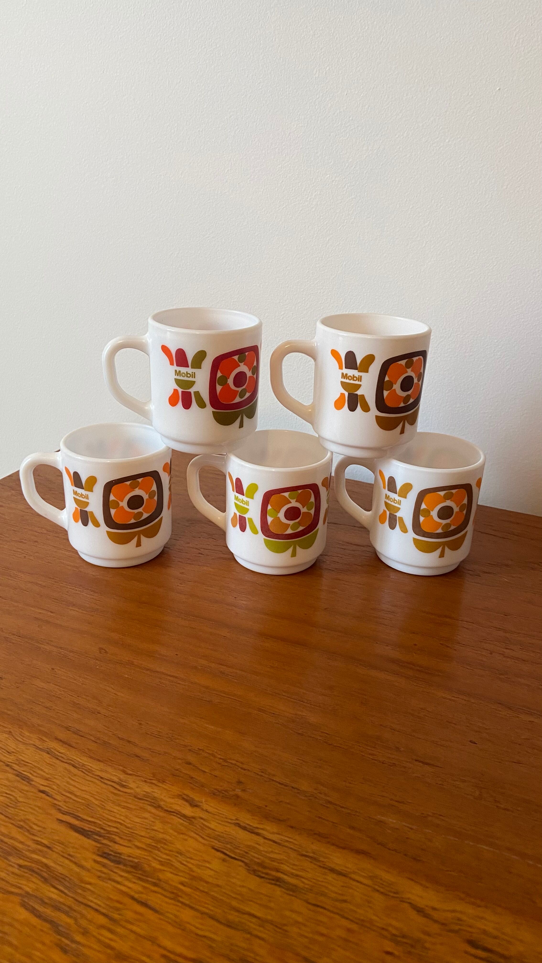 5 coffee cups Mobil 1972 designer Jean-Charles Meunier Editor Arcopal