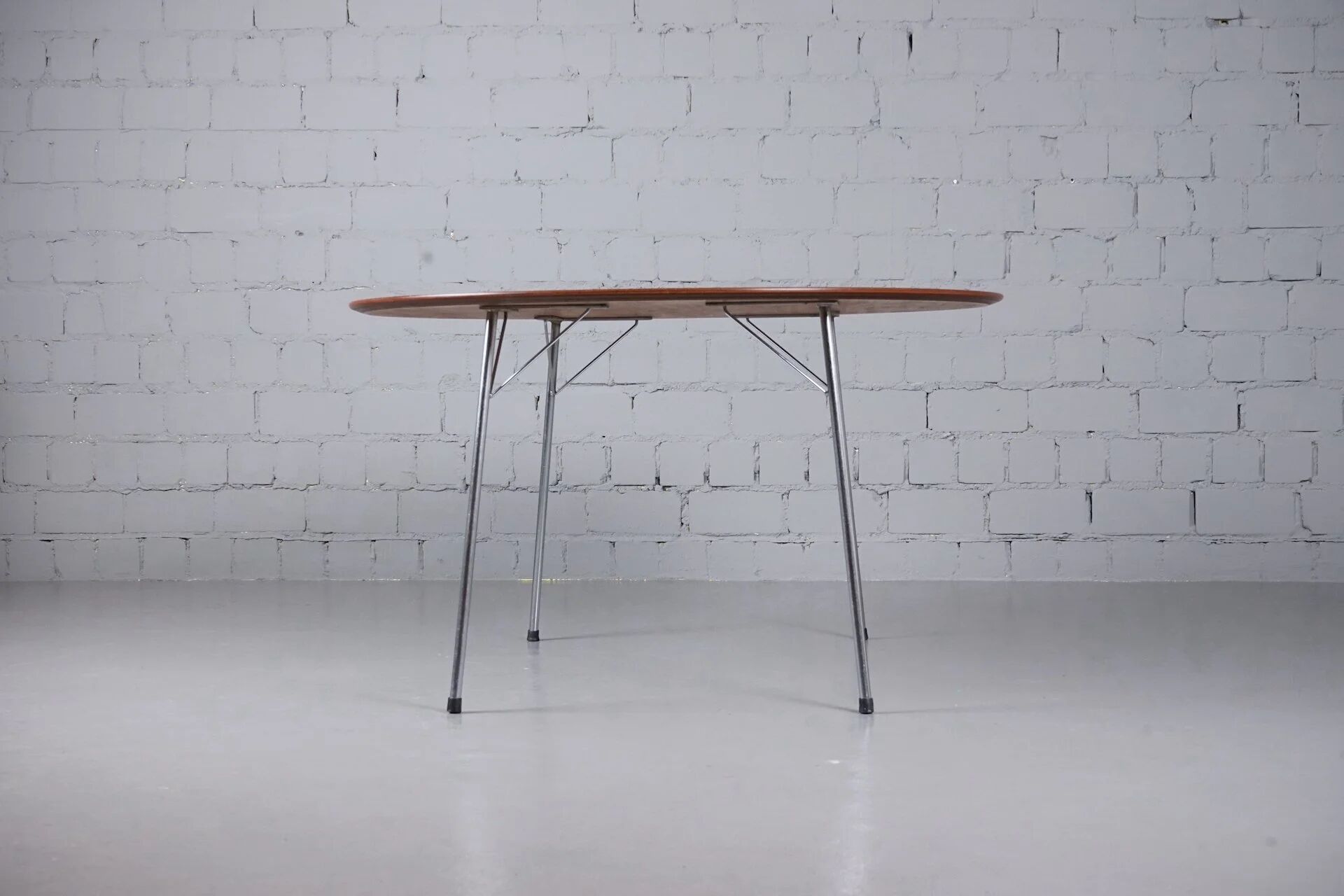 Mod. 3600 dining table by Arne Jacobsen for Fritz Hansen