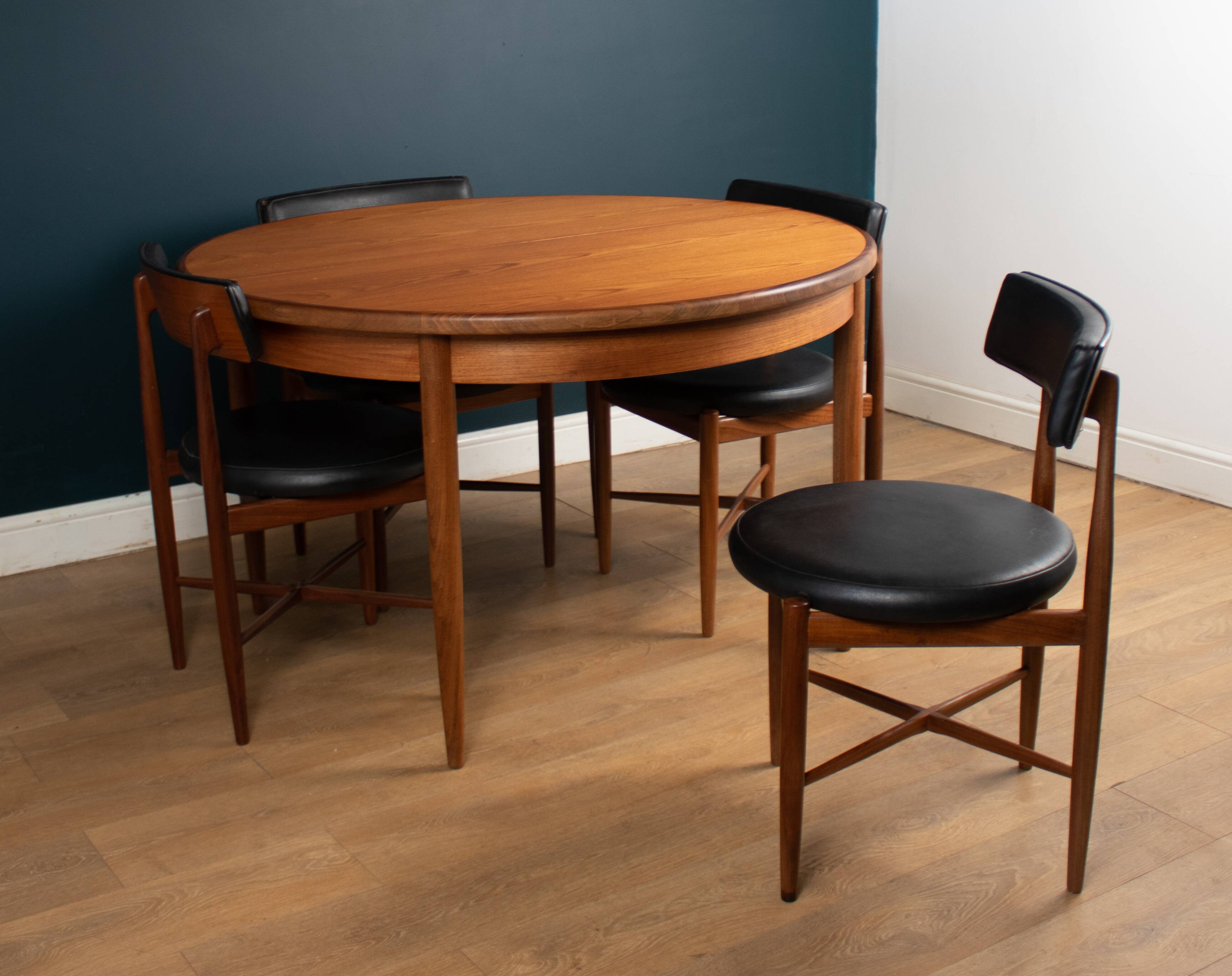 Table à manger et 4 quatre chaises GPlan Fresco par Victor Wilkins