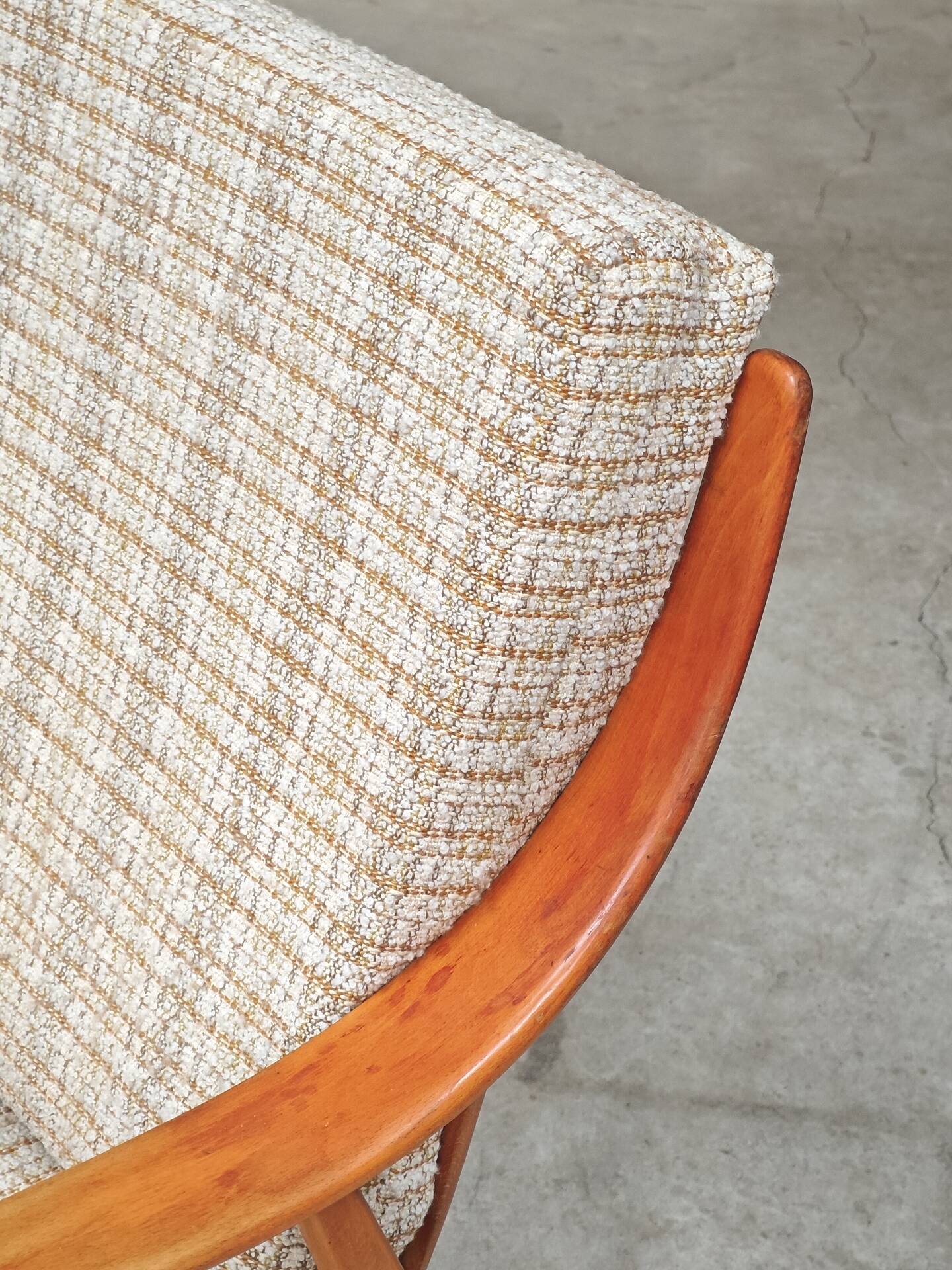 Pair of Boomerang-style armchairs in ecru beige fabric, 1960s.