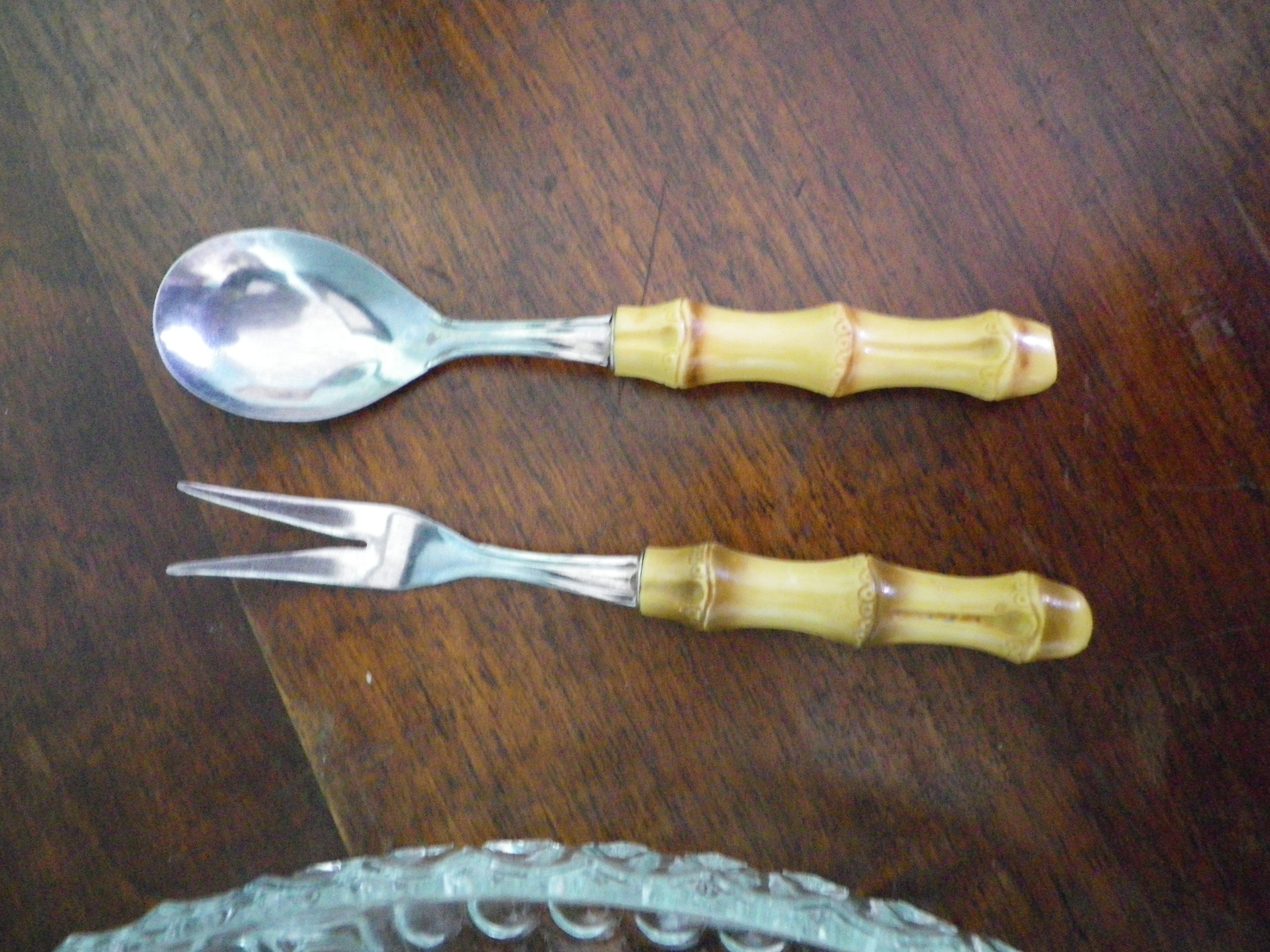 Vintage serving dish with aperitif, appetizers with its 2 serving accessories, original box