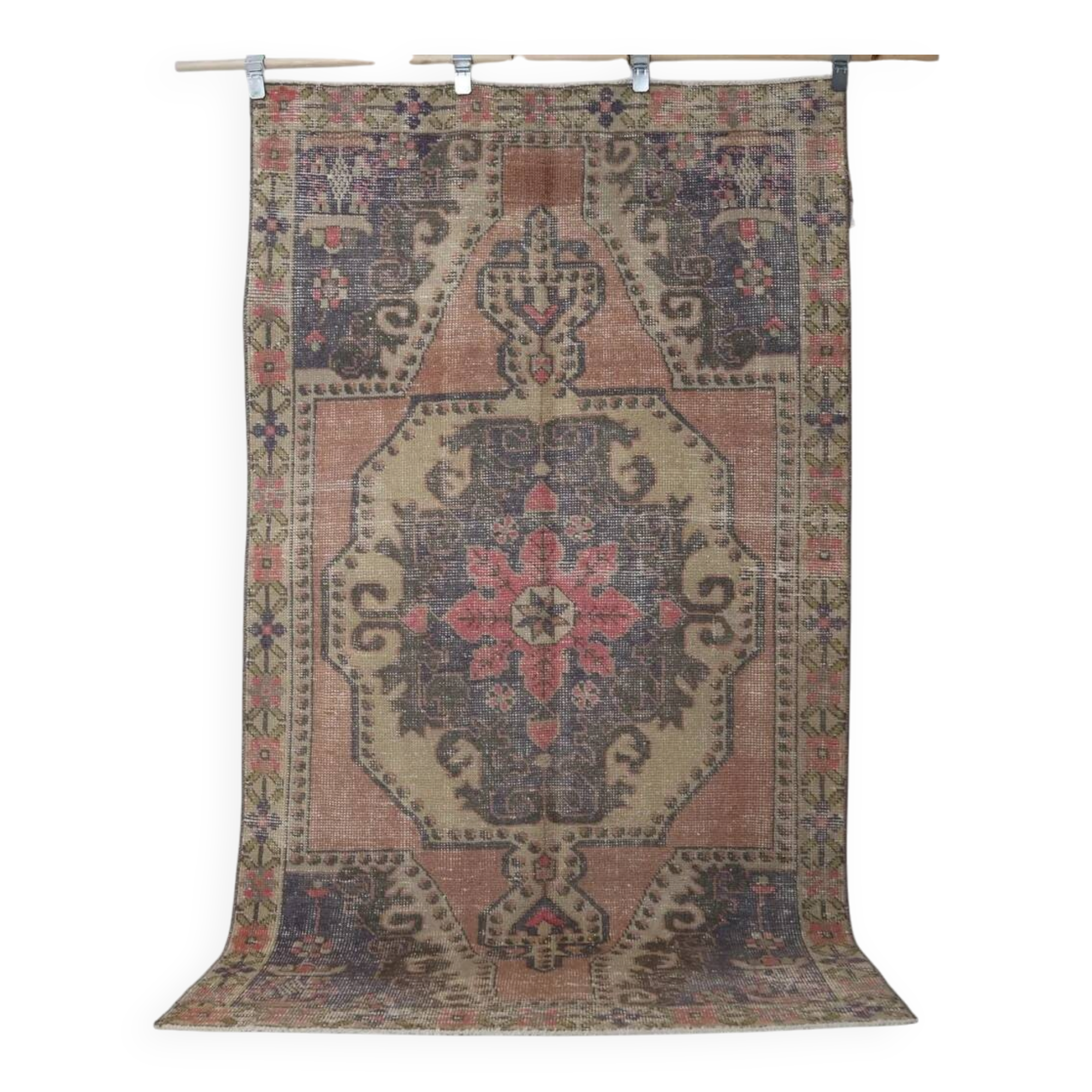Vintage multicoloured Turkish rug with floral medallion, 125 × 213 cm