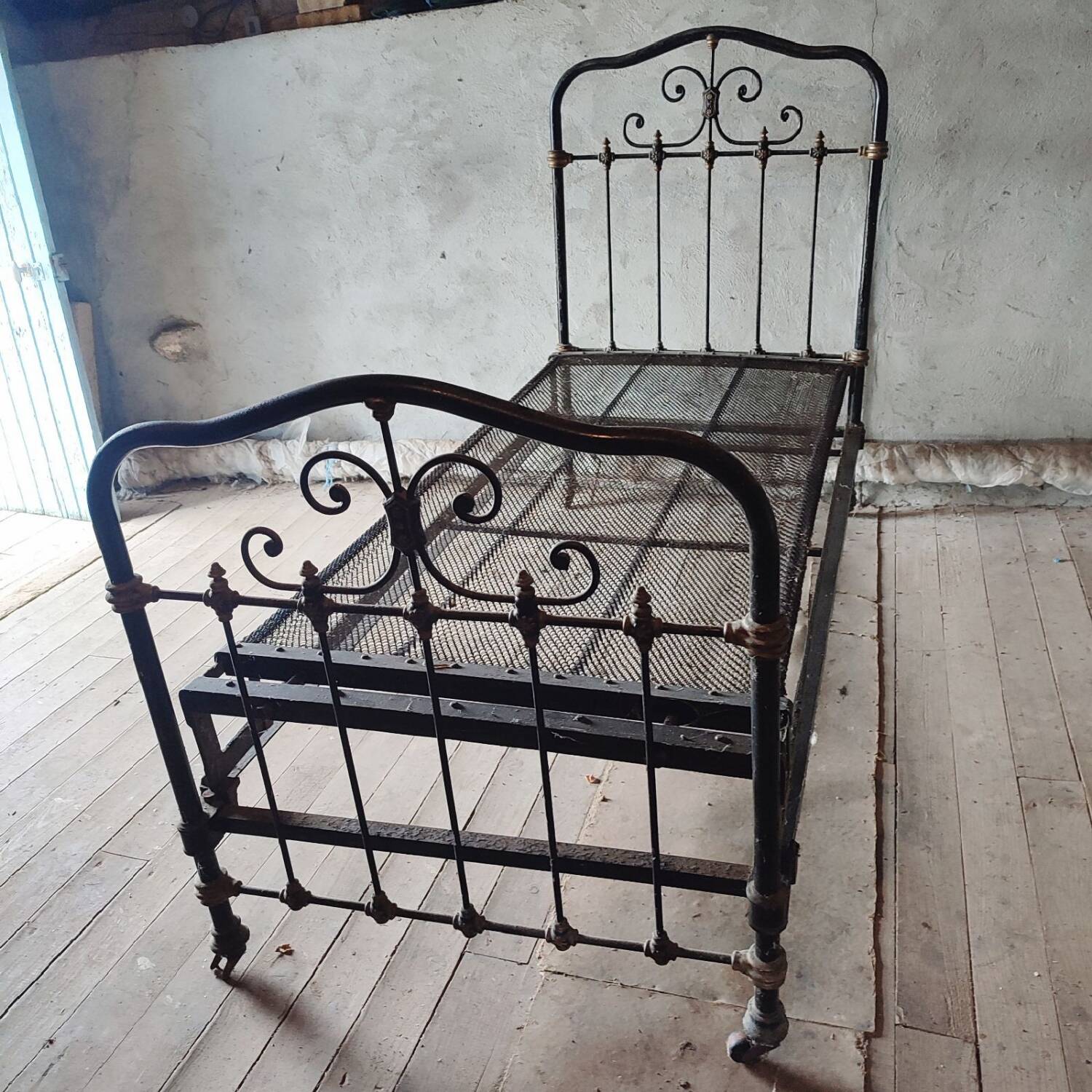 Wrought iron bed