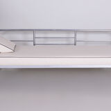 Canapé Mucke Melder en cuir blanc fabriqué en Tchéquie des années 1930