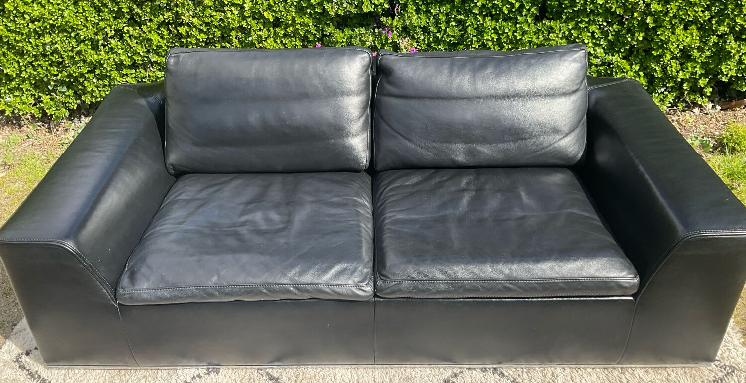 High-quality black leather Durlet sofa