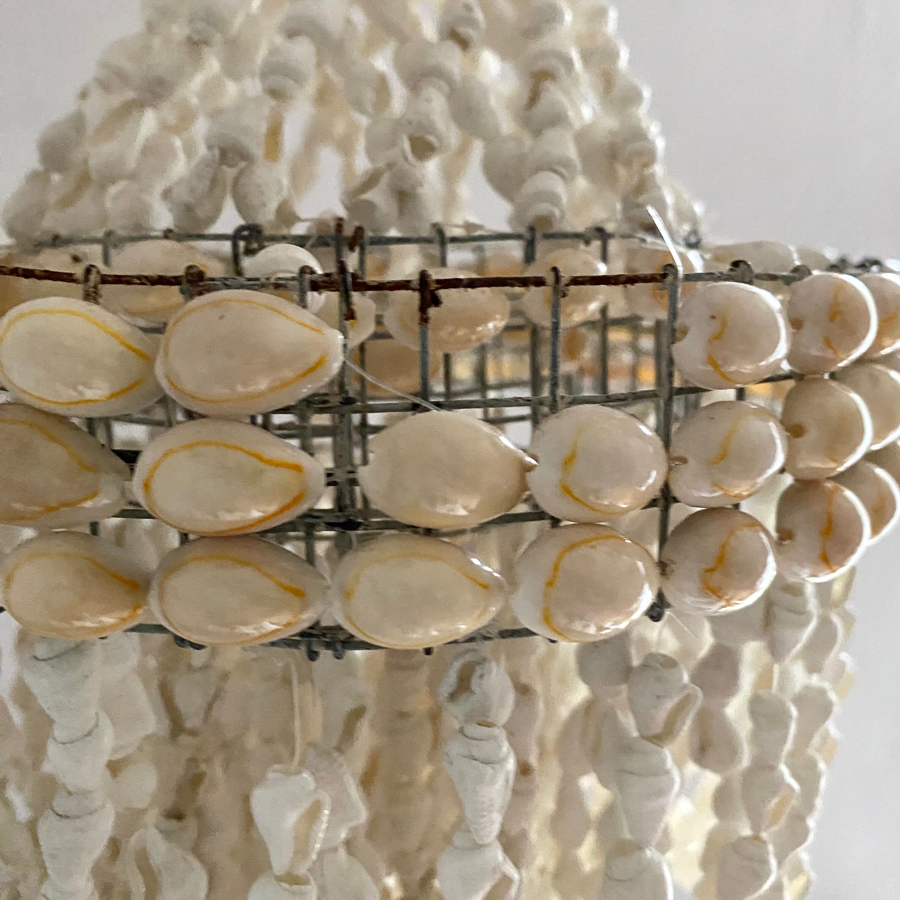 Suspension en coquillages vintage