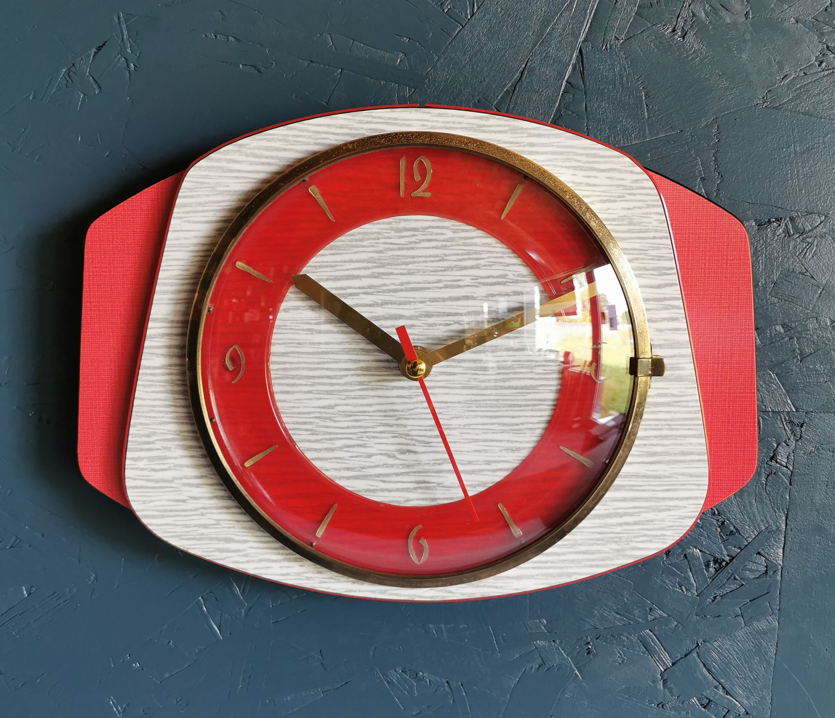 Vintage formica clock silent wall clock "Rouge Gris"