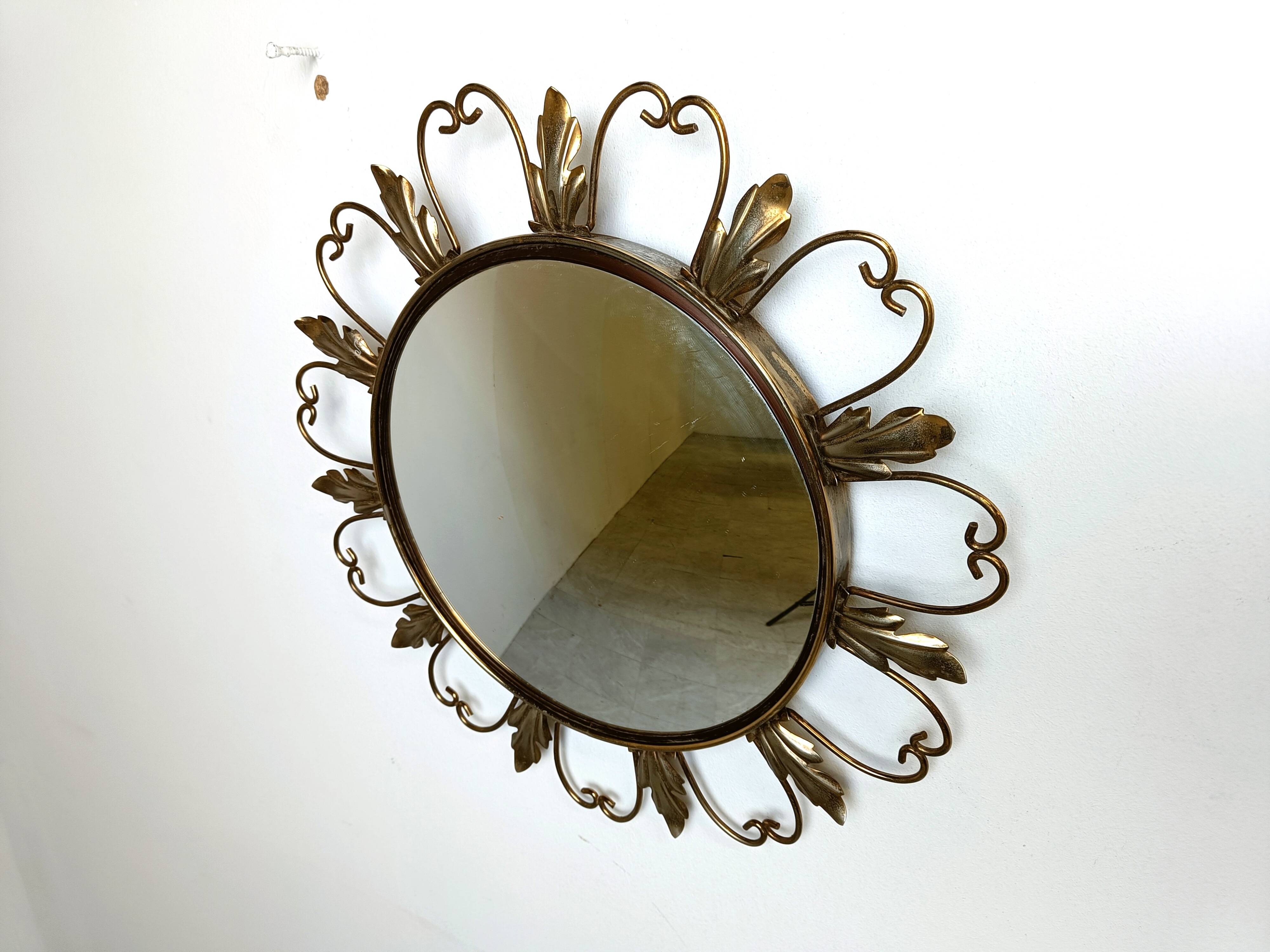 Miroir vintage en laiton à motif soleil des années 1960