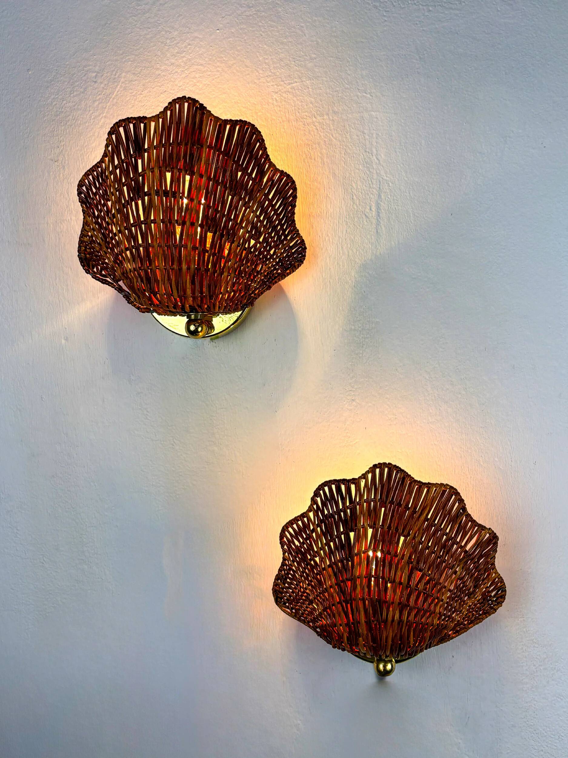 Pair of shell-shaped wicker wall sconces – rattan & brass, circa Italy 1970s