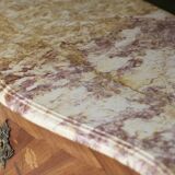 Louis XV style curved chest of drawers of very fine craftsmanship (Faubourg work)