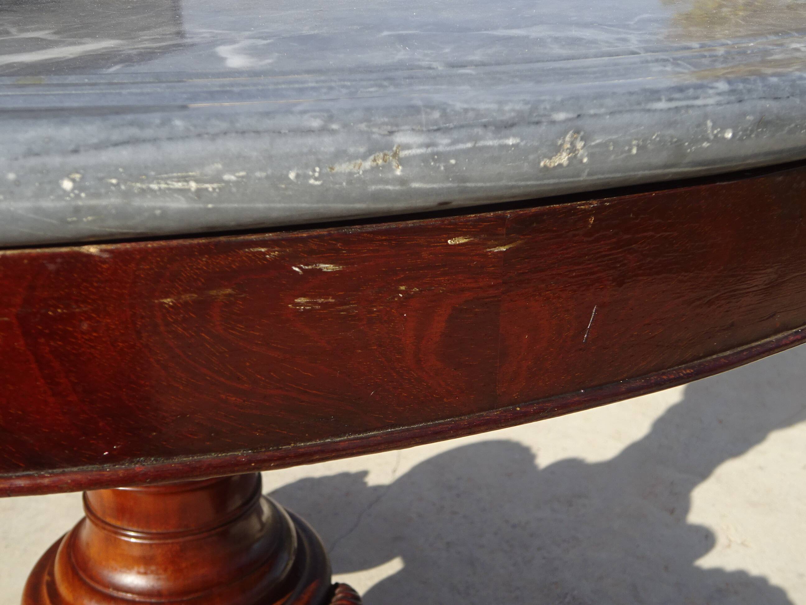 Empire guéridon in mahogany and marble, revolving top.