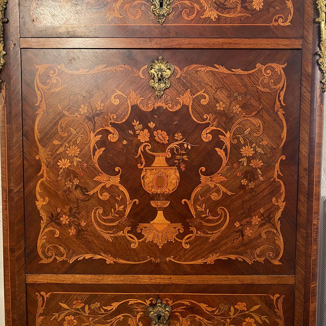 Secrétaire en bois marqueté, plateau de marbre. Napoléon III