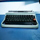 Olivetti Typewriter Lettera 22