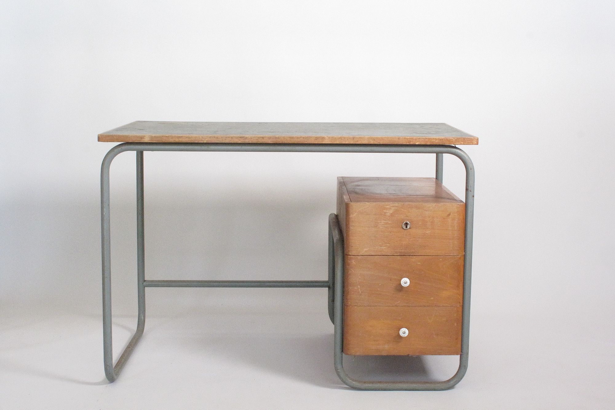 Tubular structure office - 1940s