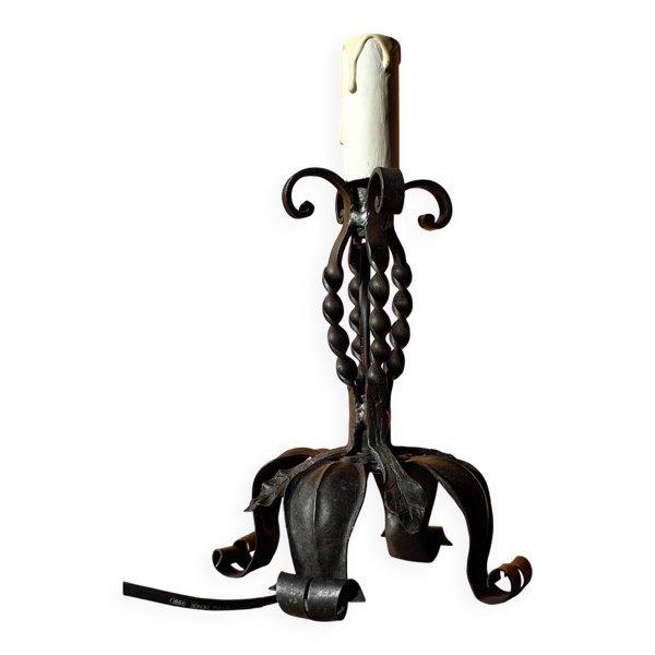 Ancienne lampe en métal et fausse bougie