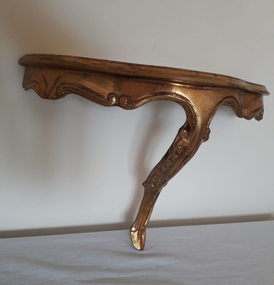 Wall shelf in gilded wood