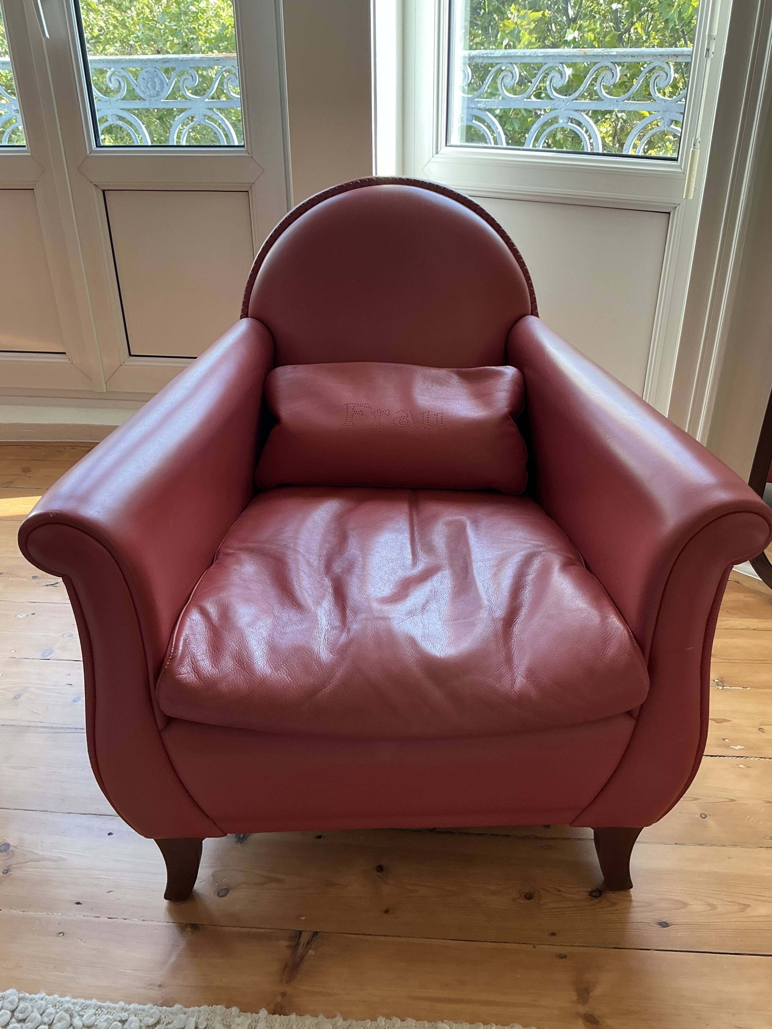 Pair of Lyra armchairs – Renzo Frau for Poltrona Frau – burgundy leather