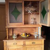 Vaisselier 2 corps en bois et vitraux