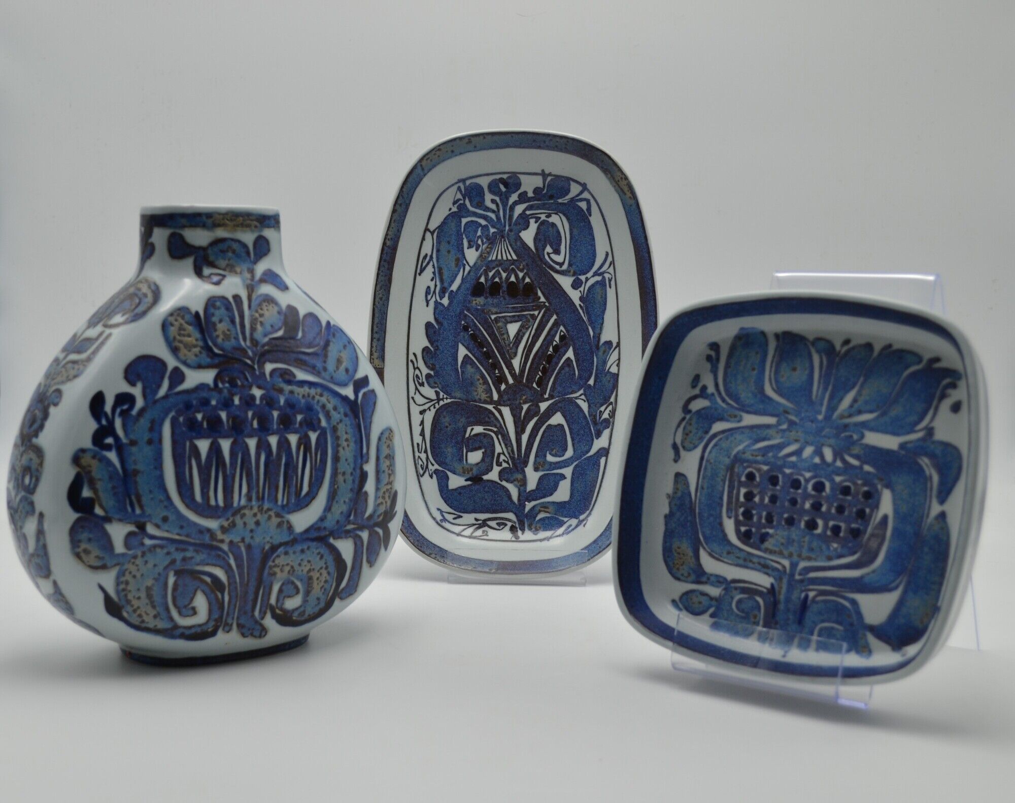 Vase en faïence de la série Tenera de Kari Christensen pour Aluminia