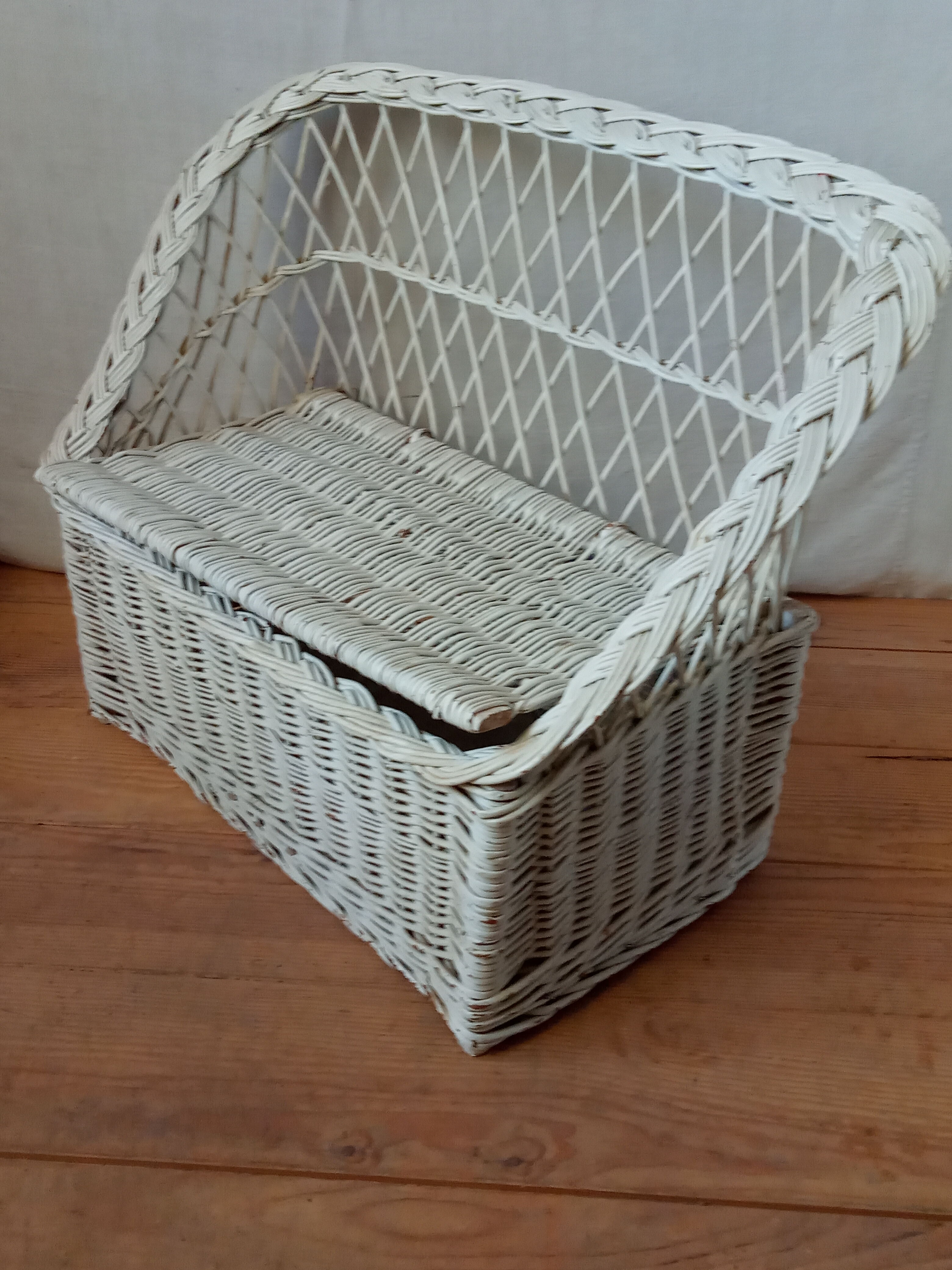 Bench rattan chest