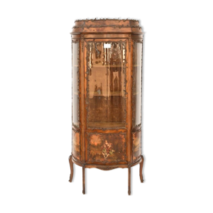 vitrine galbée de style