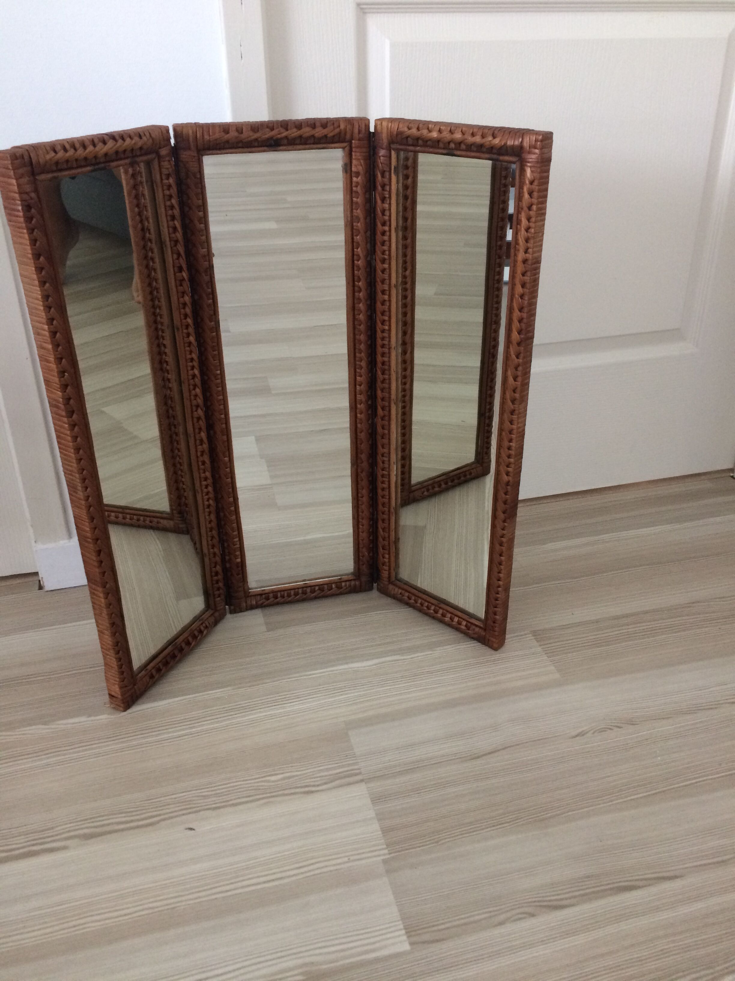 Triptyque de miroirs en rotin 63x63cm