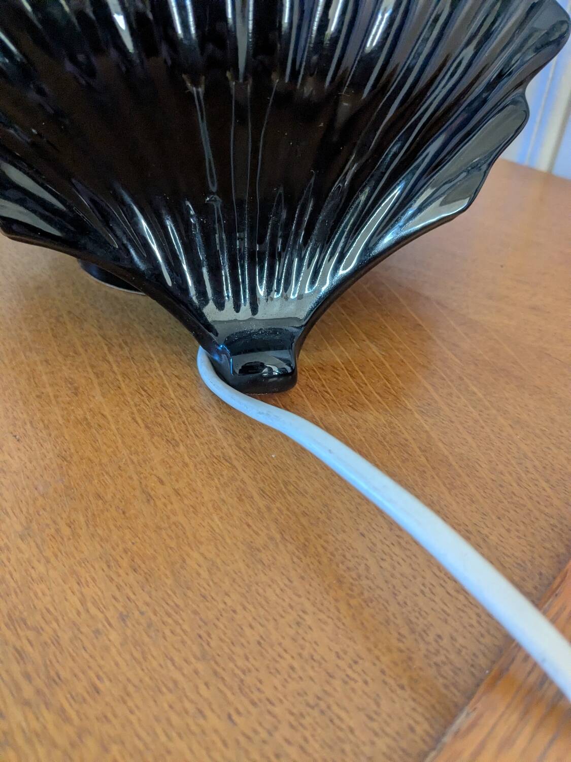 Vintage ceramic shell lamp