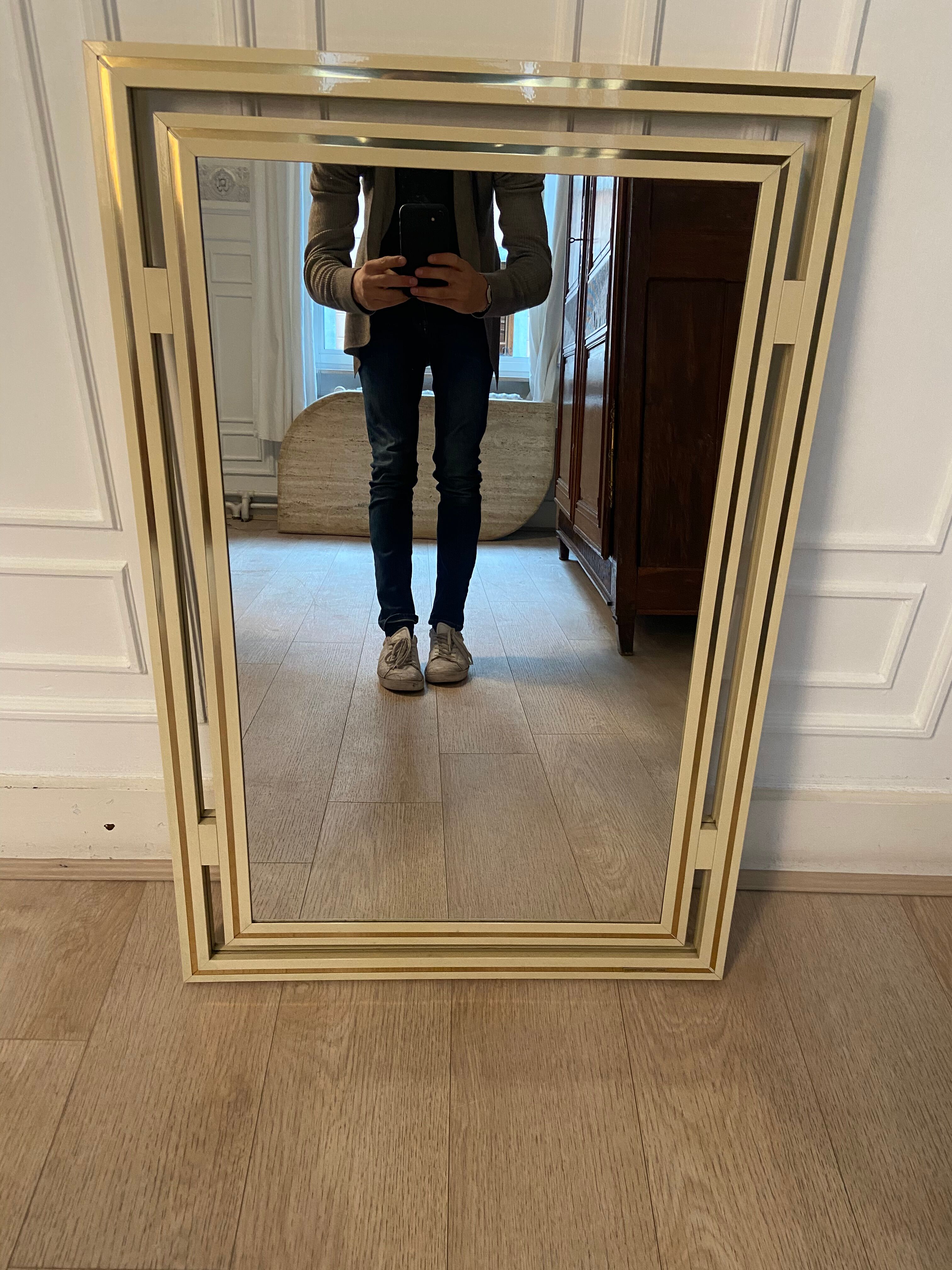 Miroir Pierre Vandel en alu blanc, Paris, 1970 - 90x60cm