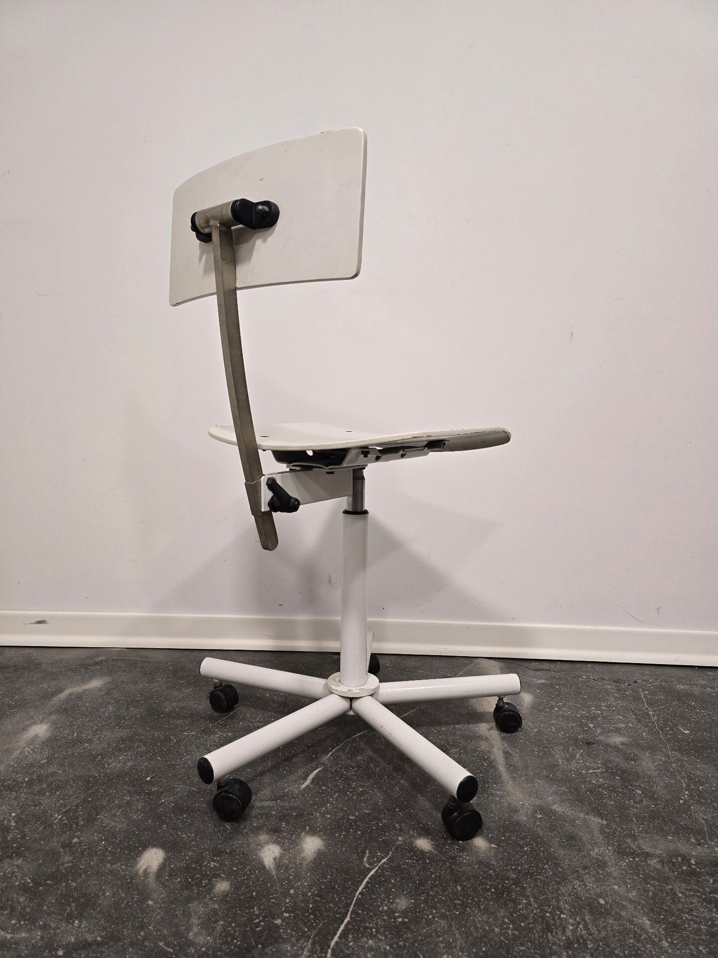 1980s Vintage Industrial Swivel Chair with Adjustable Backrest and Cas