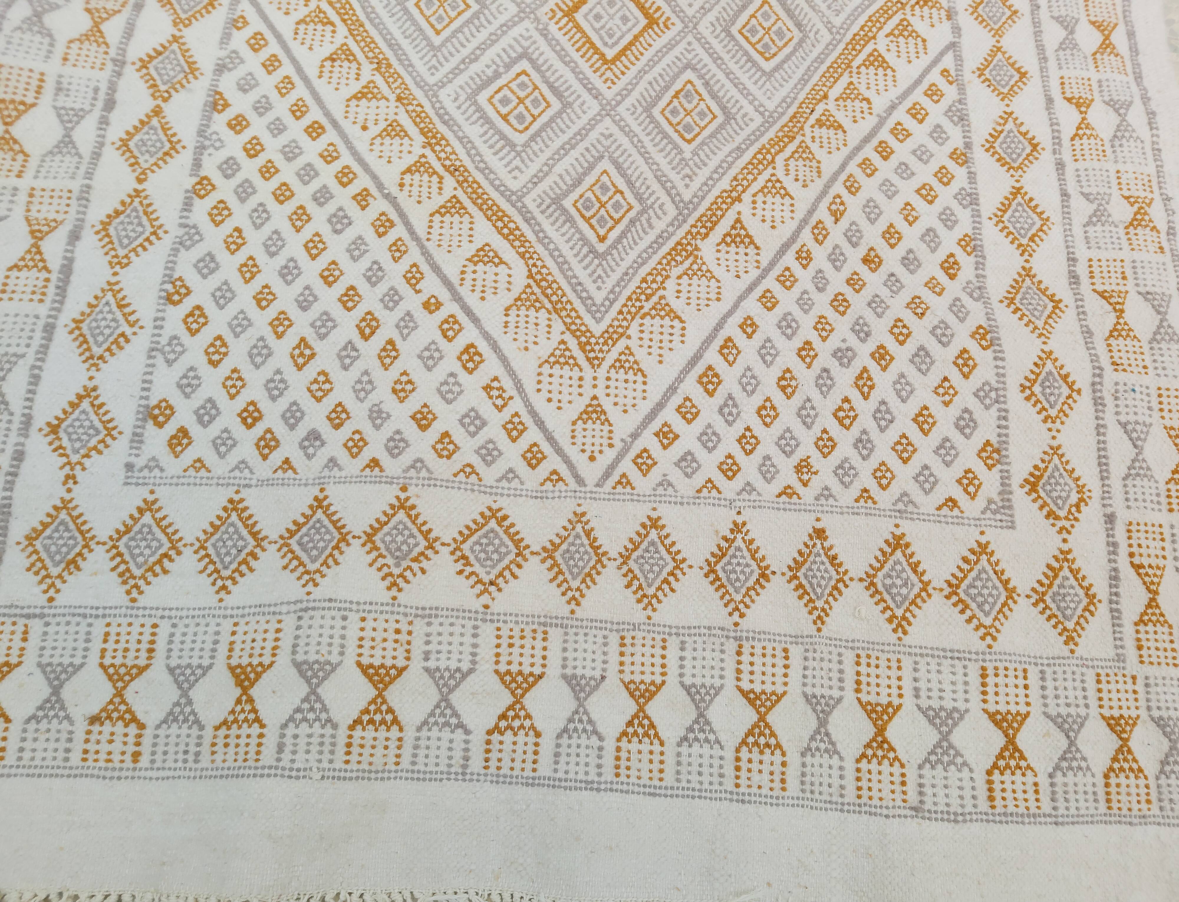 Traditional hand-woven carpet in pure wool 114x200cm