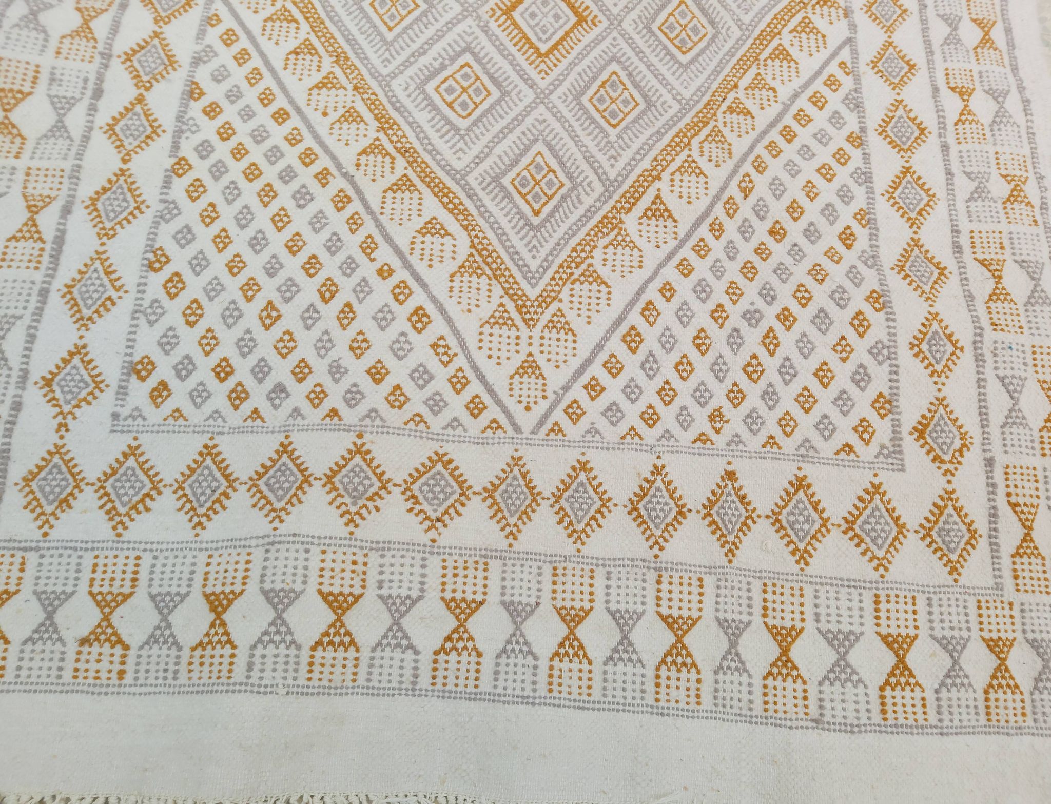 Tapis traditionnel tissé à la main en pure laine 114x200cm