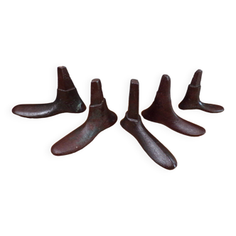 Set of 5 cast iron shoemaker feet