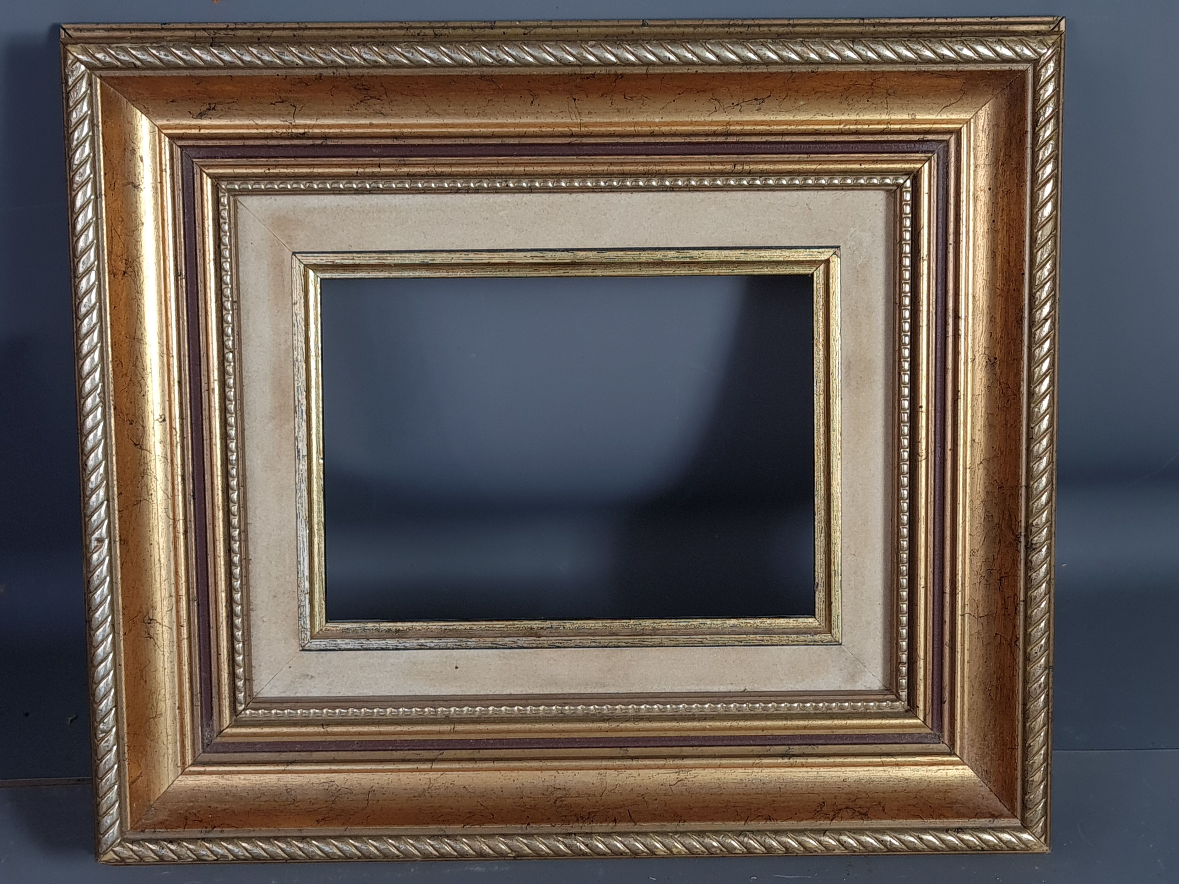 Frame wood stucco gilded gold leaf 30x26 foliage 16.4x11.9 cm