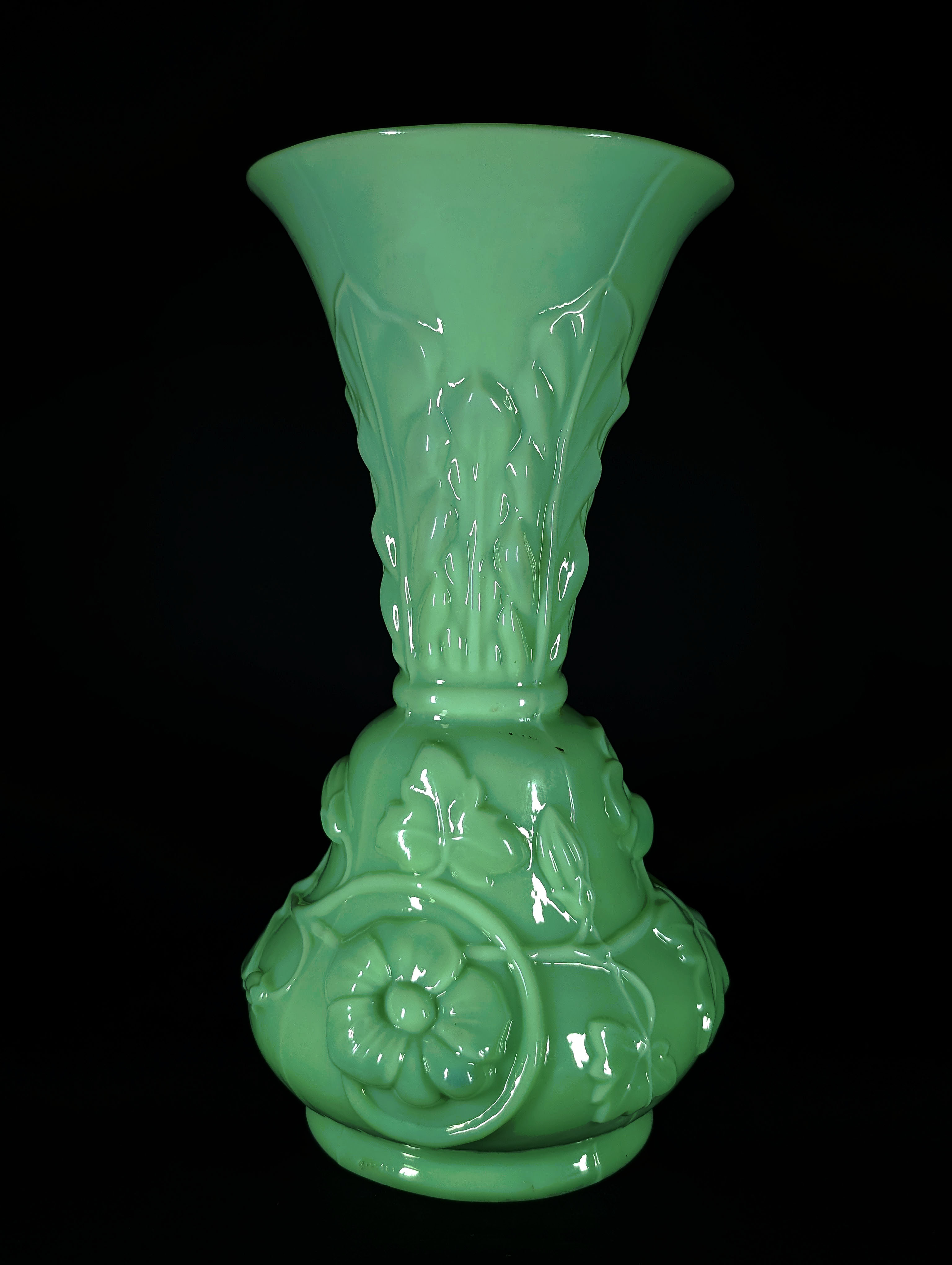 Vase St Louis "Capucine" Décor : Feuilles et guirlandes