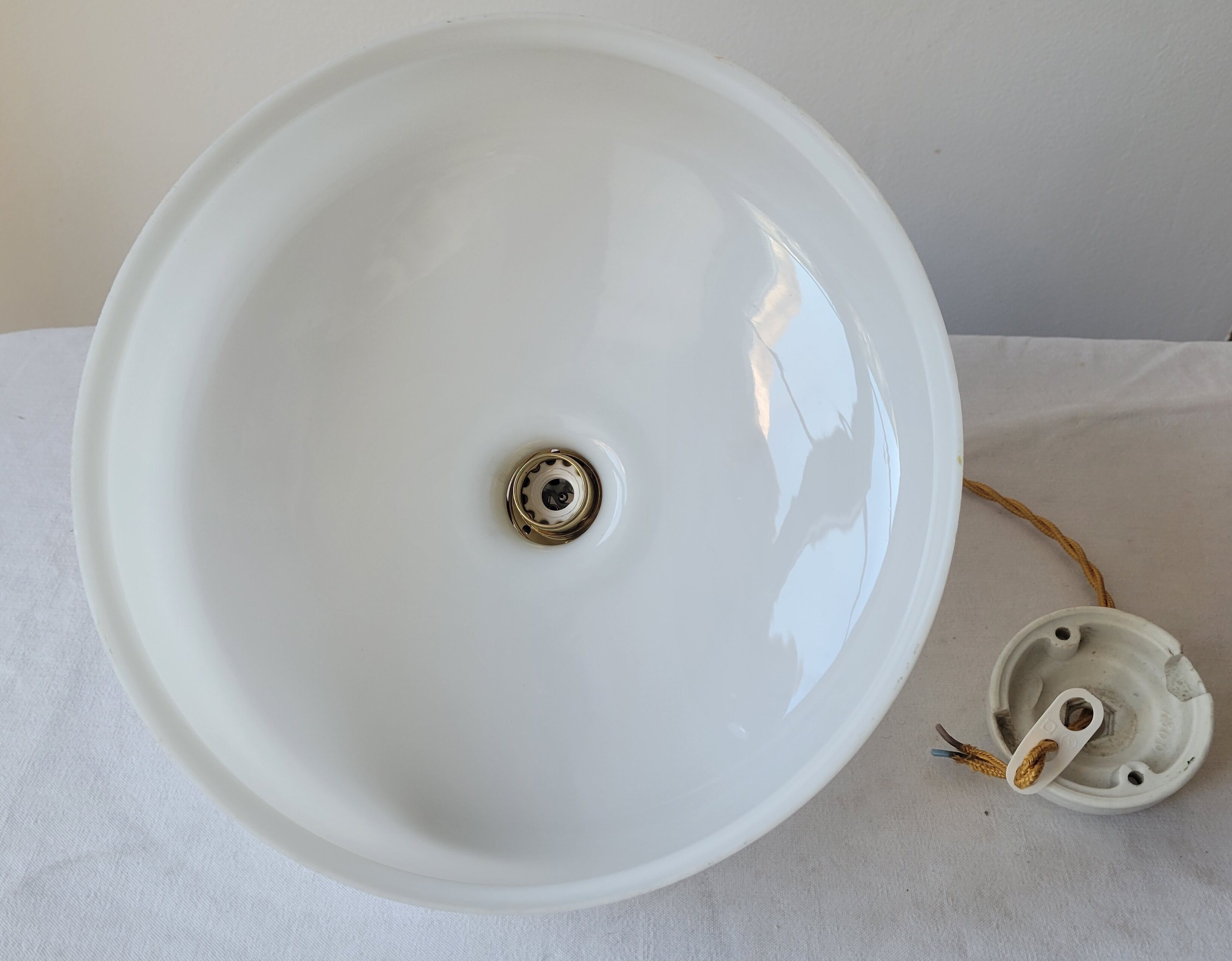 White opaline suspension