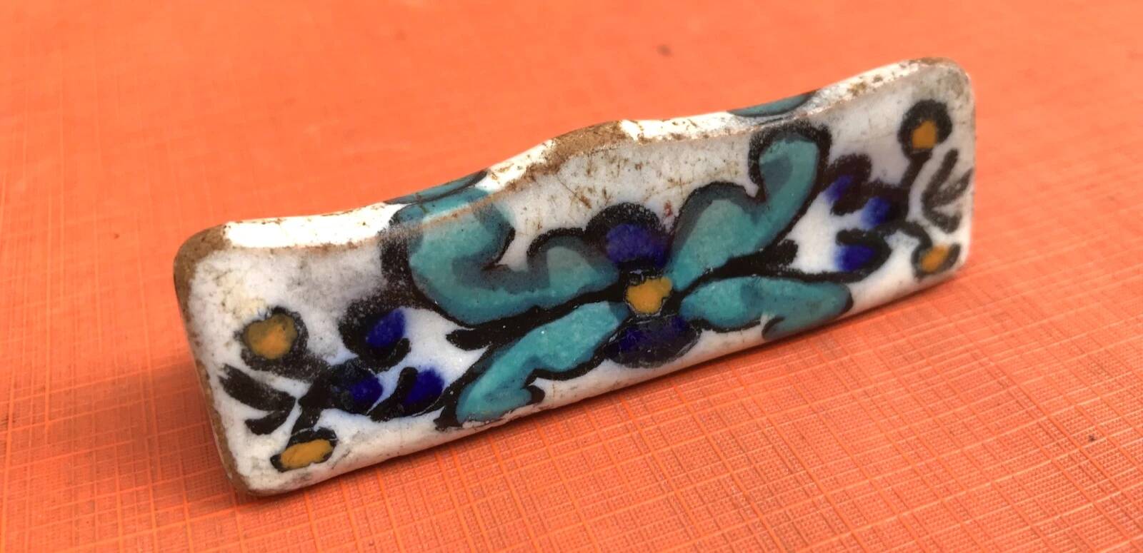 6 glazed ceramic knife rests from Nabeul, Atelier el-Kharraz.