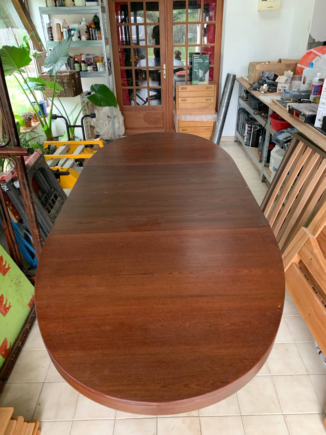 Baumann oval table with extensions