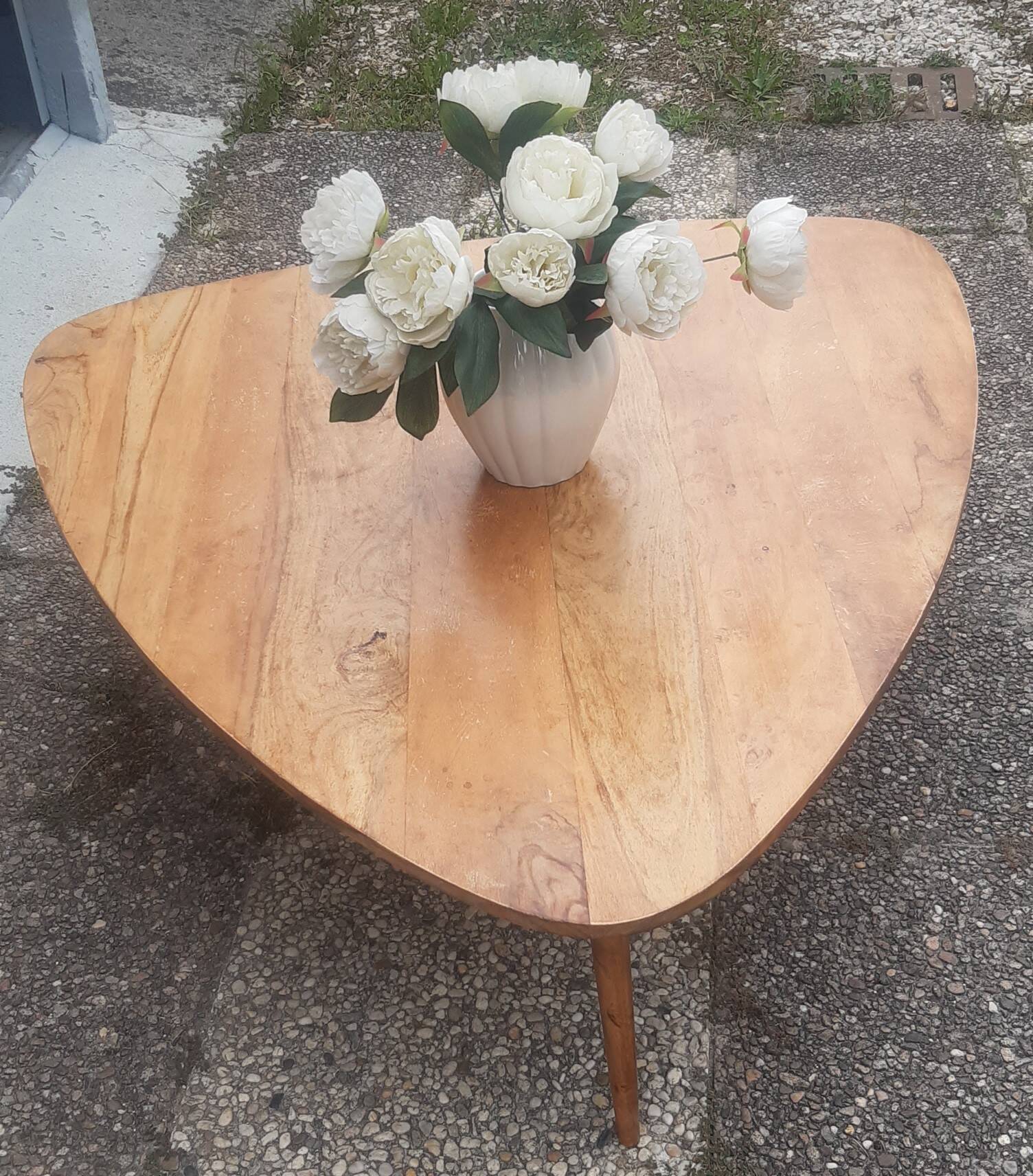 Scandinavian style coffee table with 3 legs