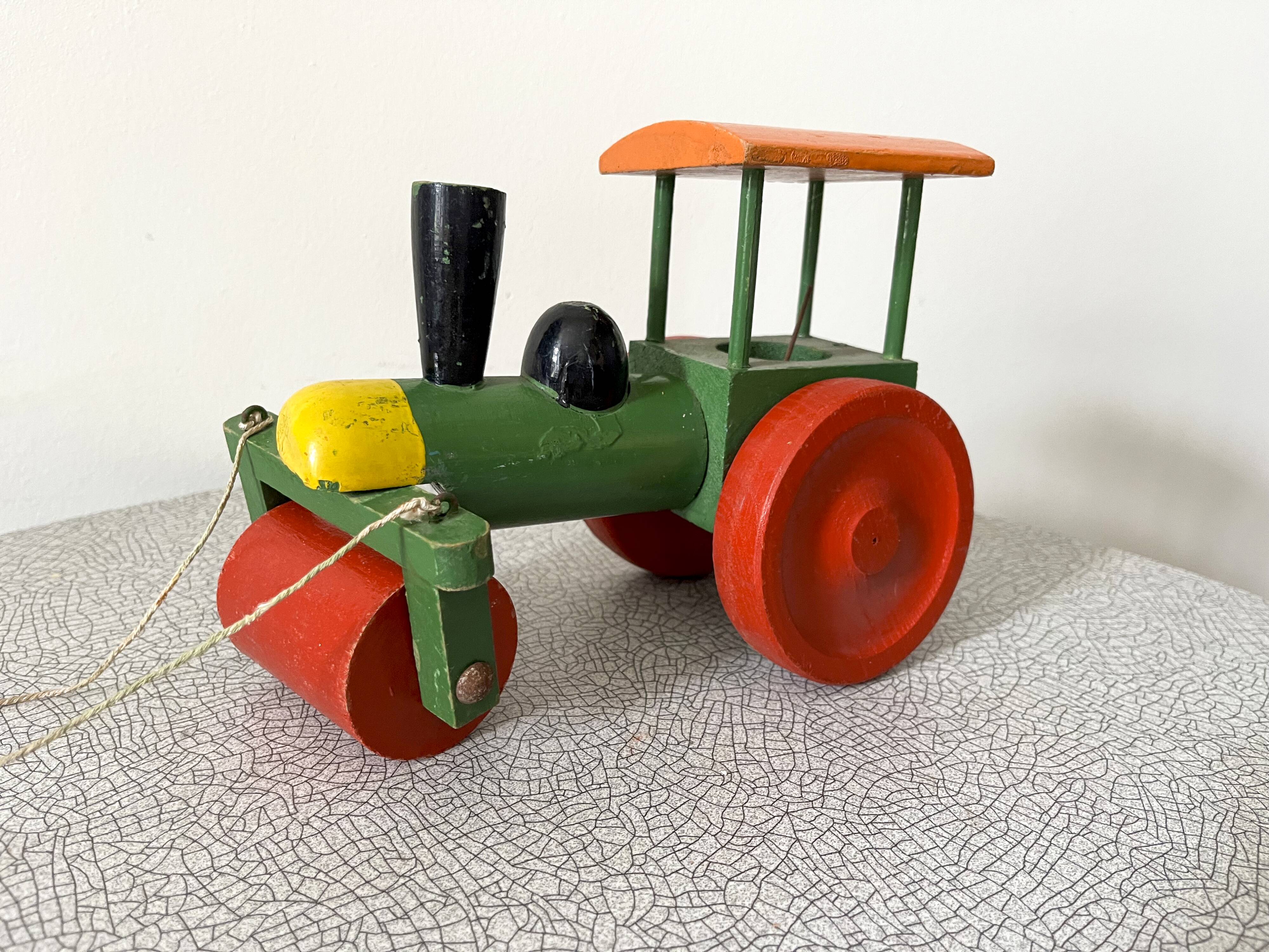 Wooden road roller tractor